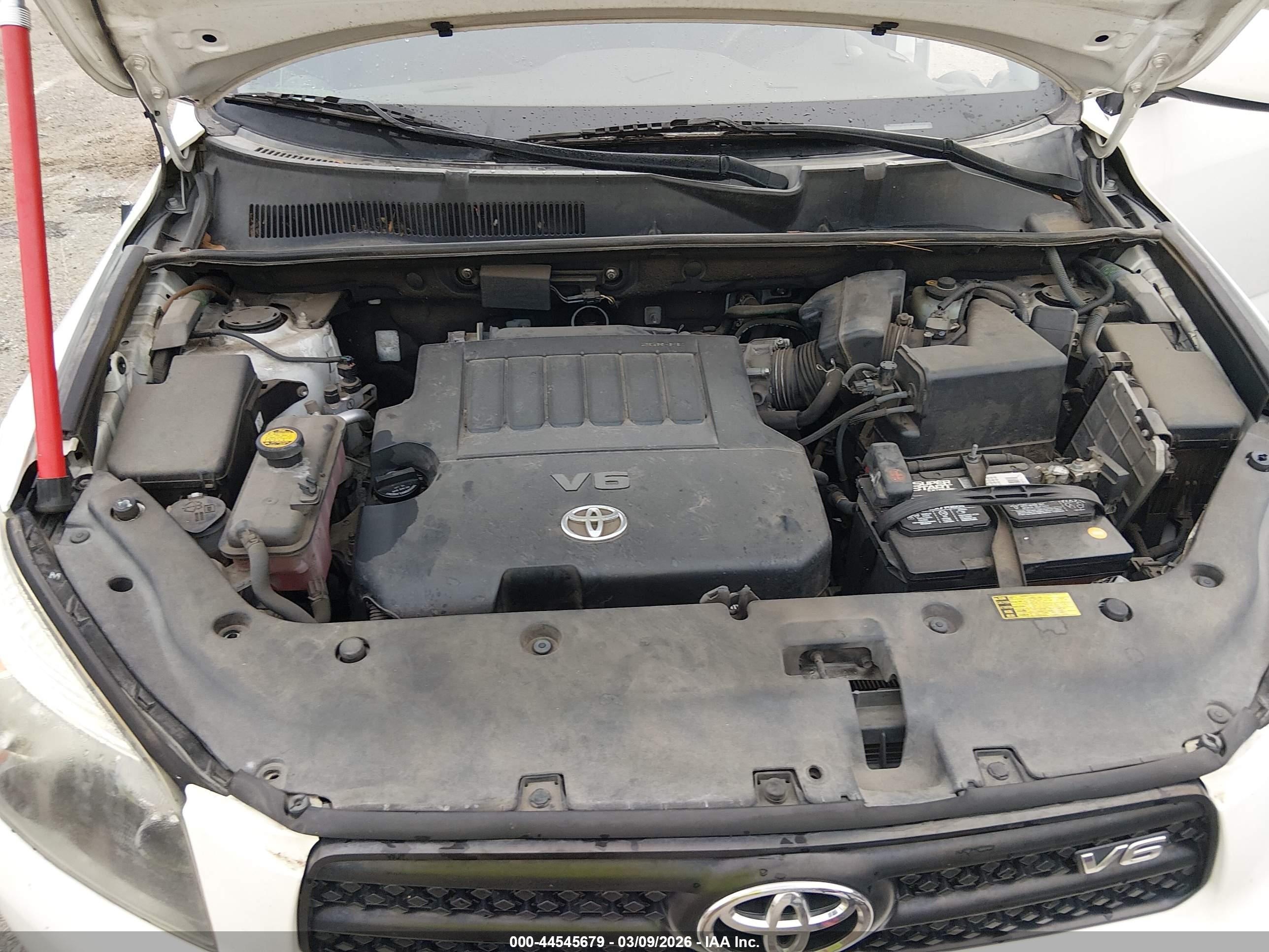 TOYOTA RAV4 image 10