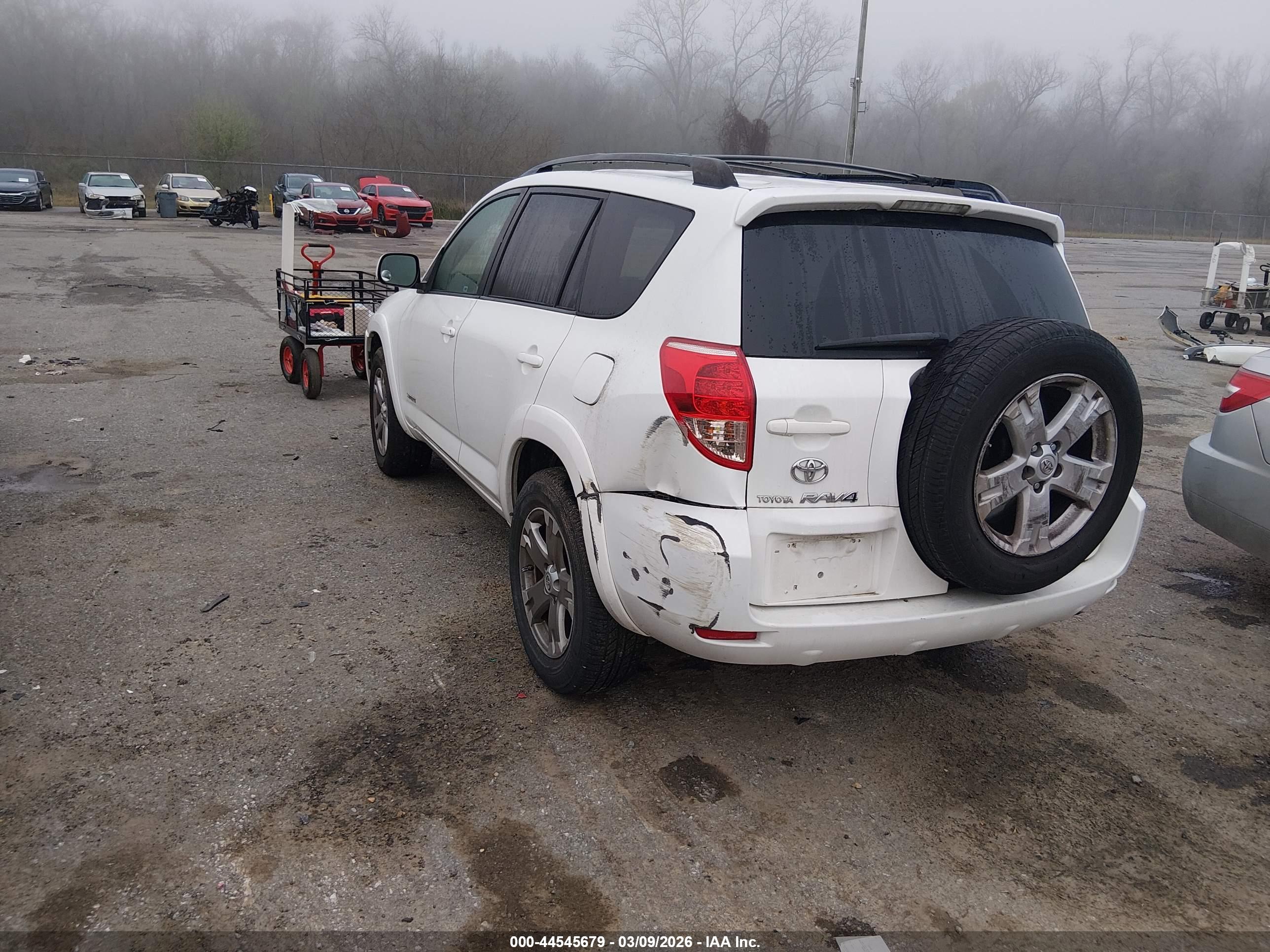 TOYOTA RAV4 image 3