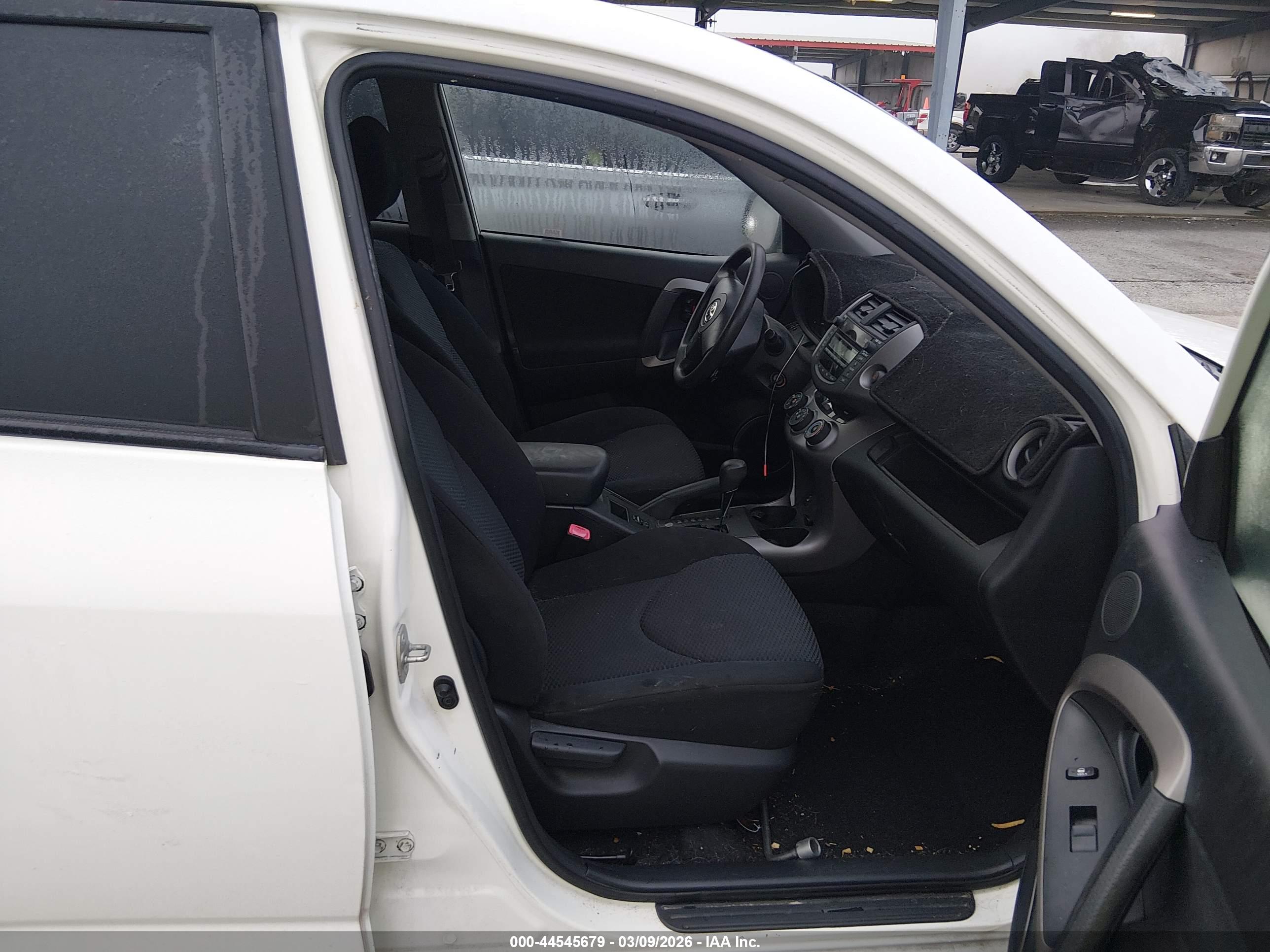 TOYOTA RAV4 image 5