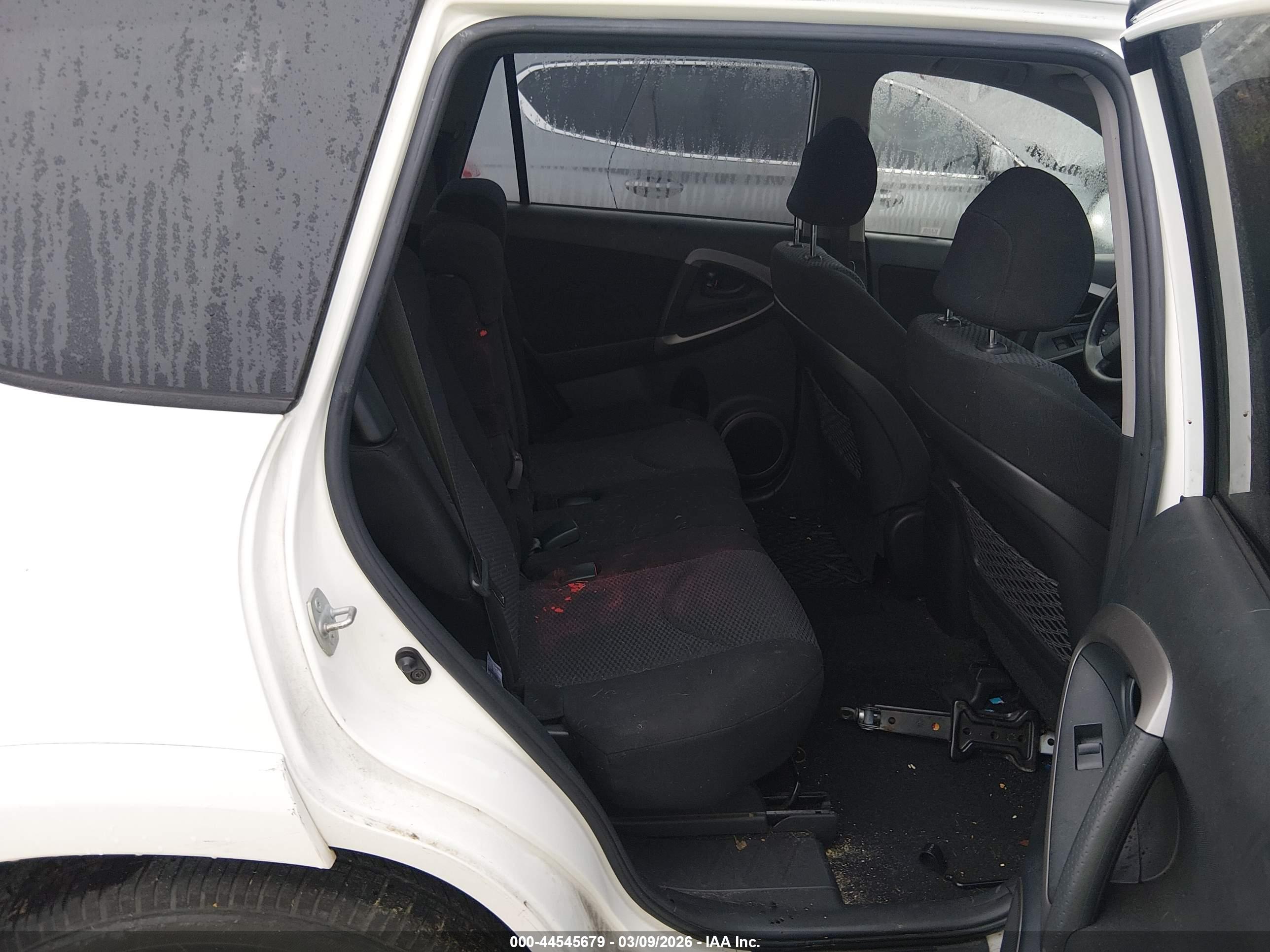 TOYOTA RAV4 image 8
