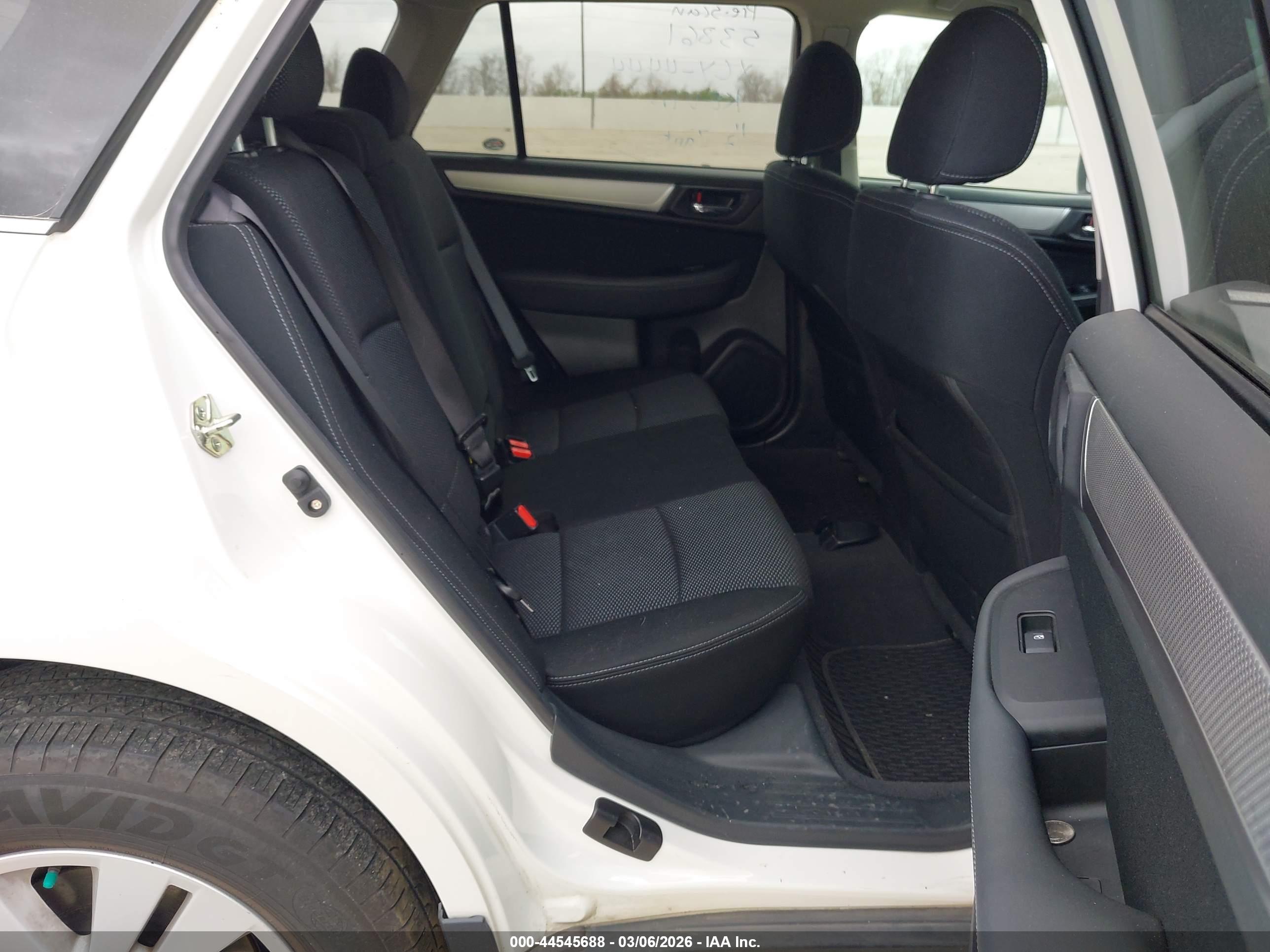SUBARU OUTBACK image 8