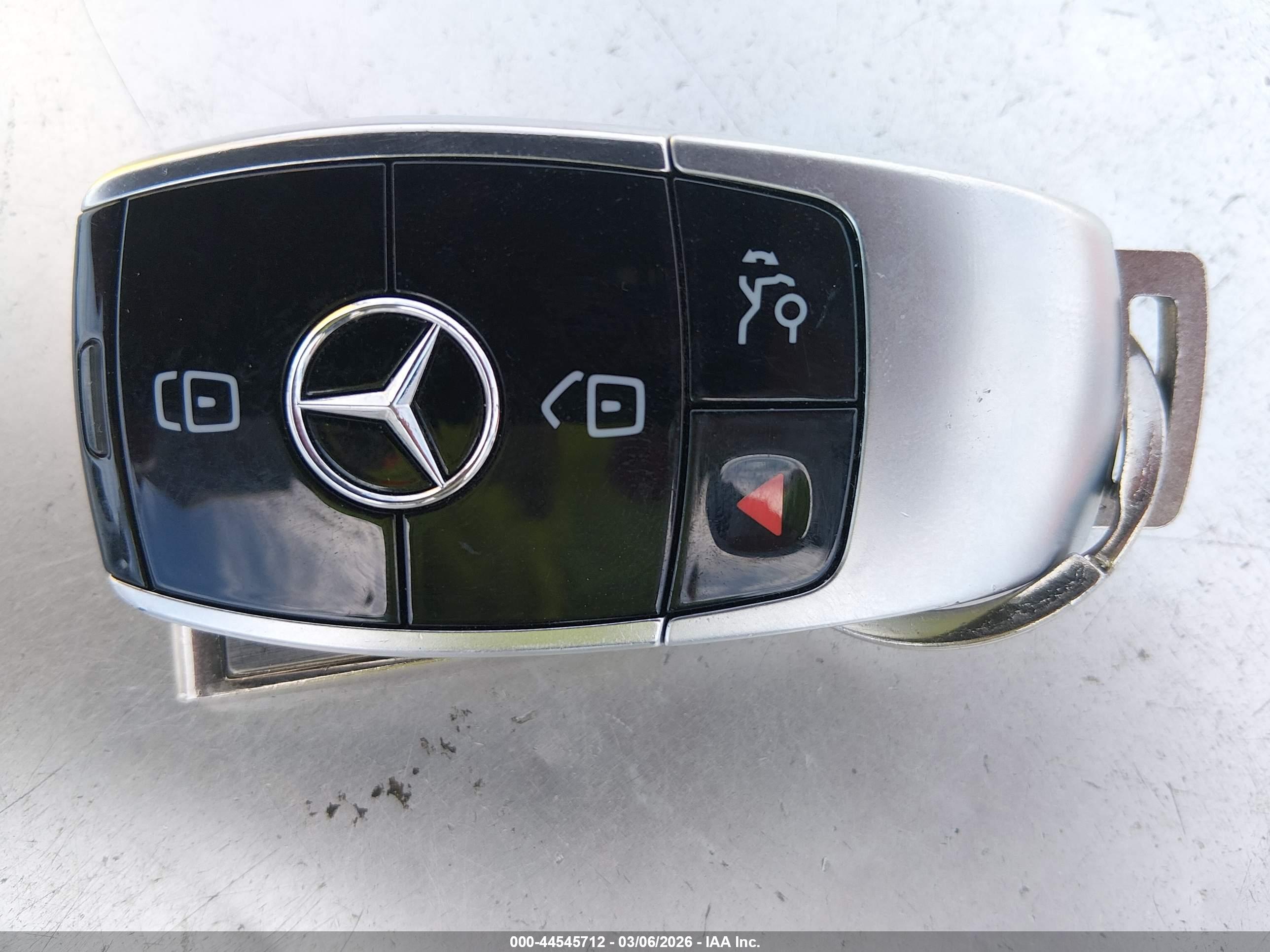 MERCEDES-BENZ E image 11