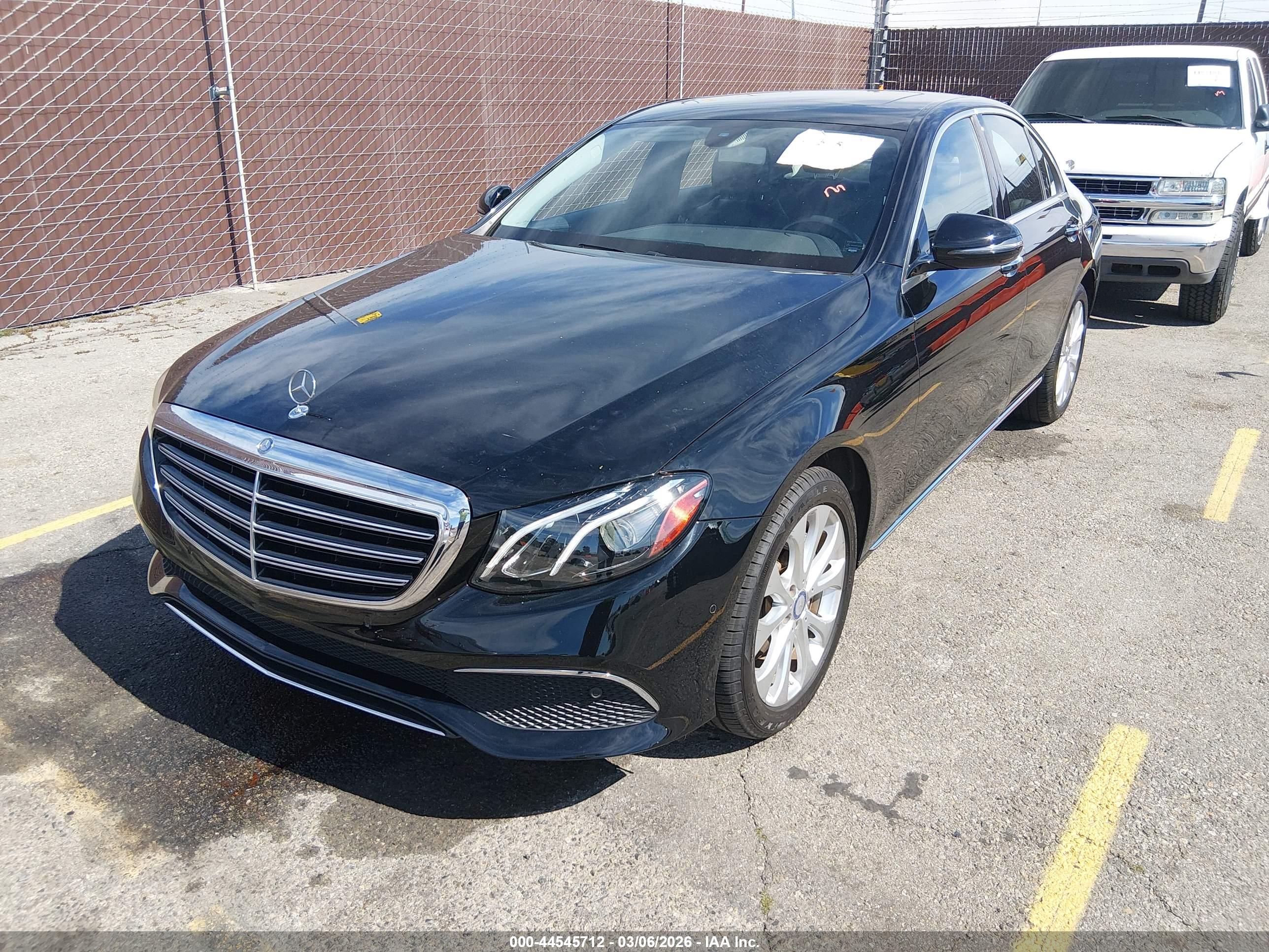 MERCEDES-BENZ E image 2