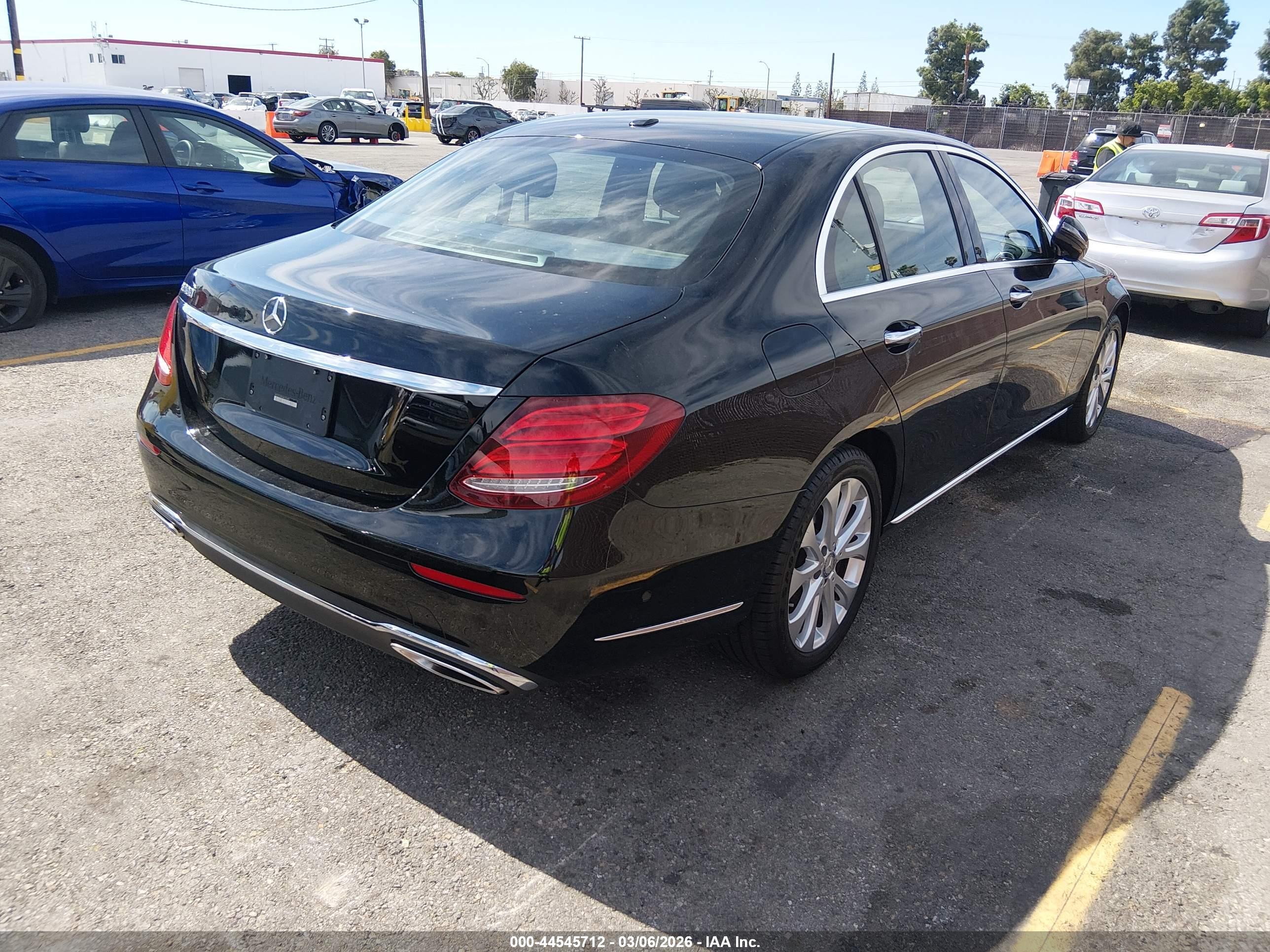 MERCEDES-BENZ E image 4