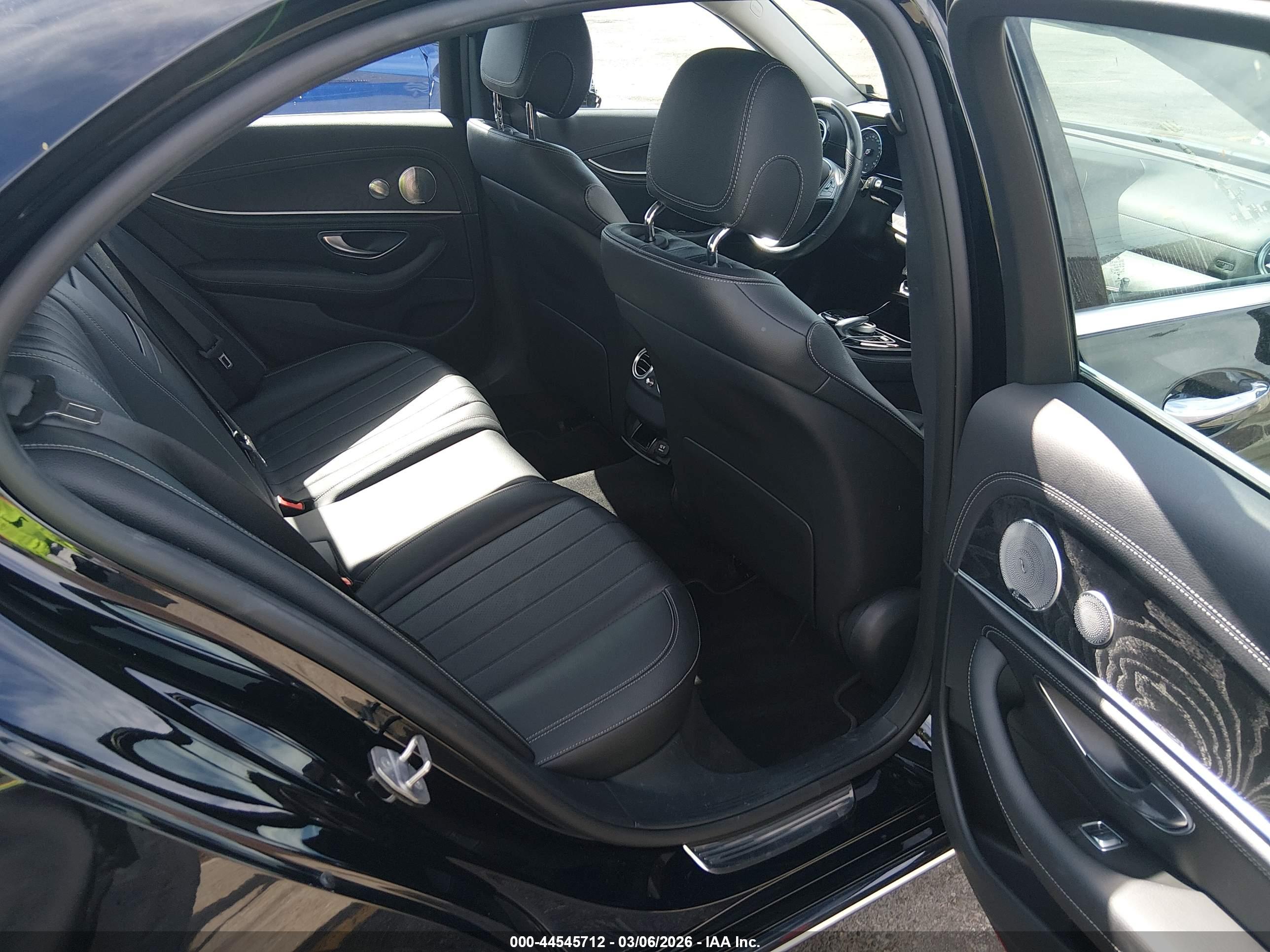 MERCEDES-BENZ E image 8