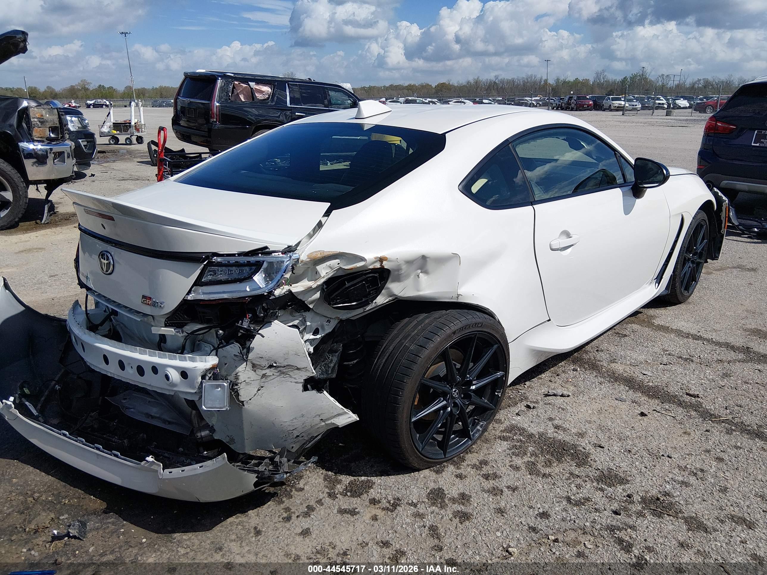 TOYOTA GR86 image 4