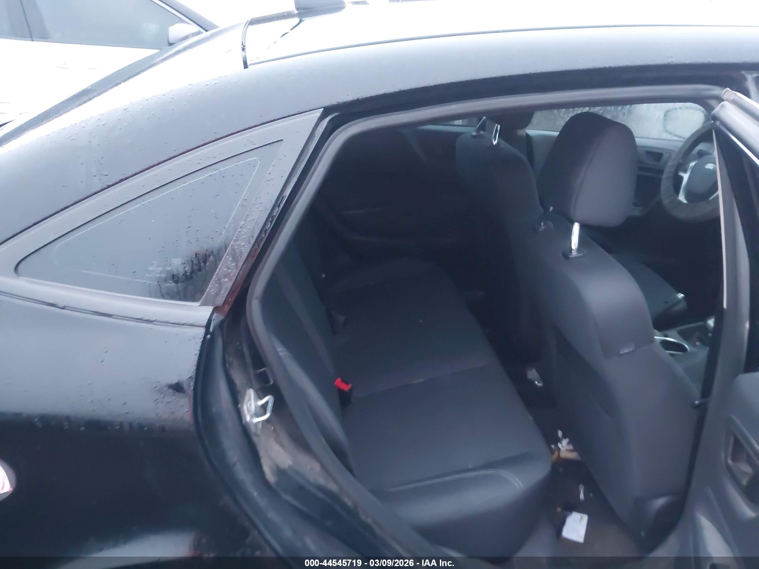 FORD FIESTA image 8