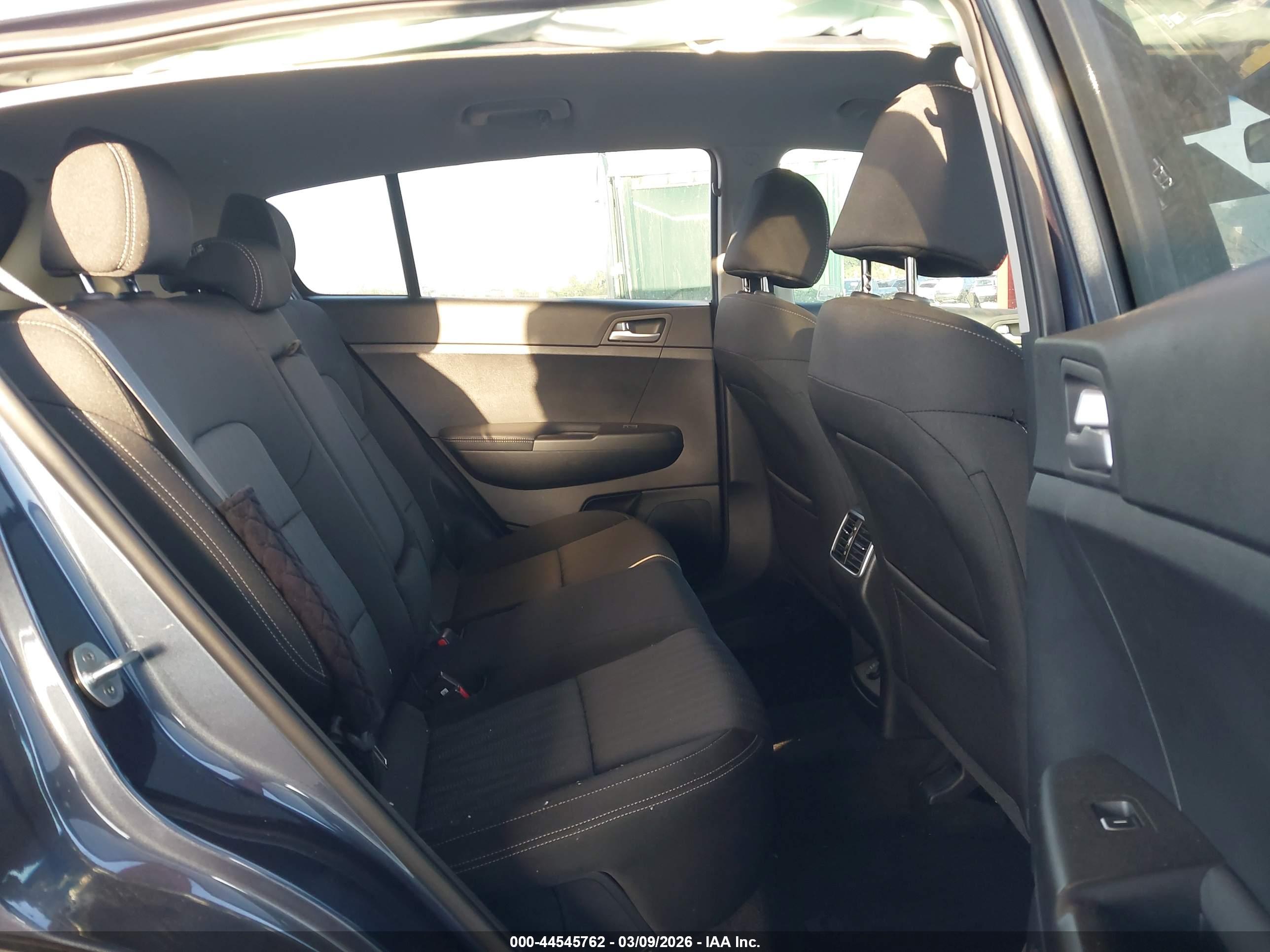 KIA SPORTAGE image 8