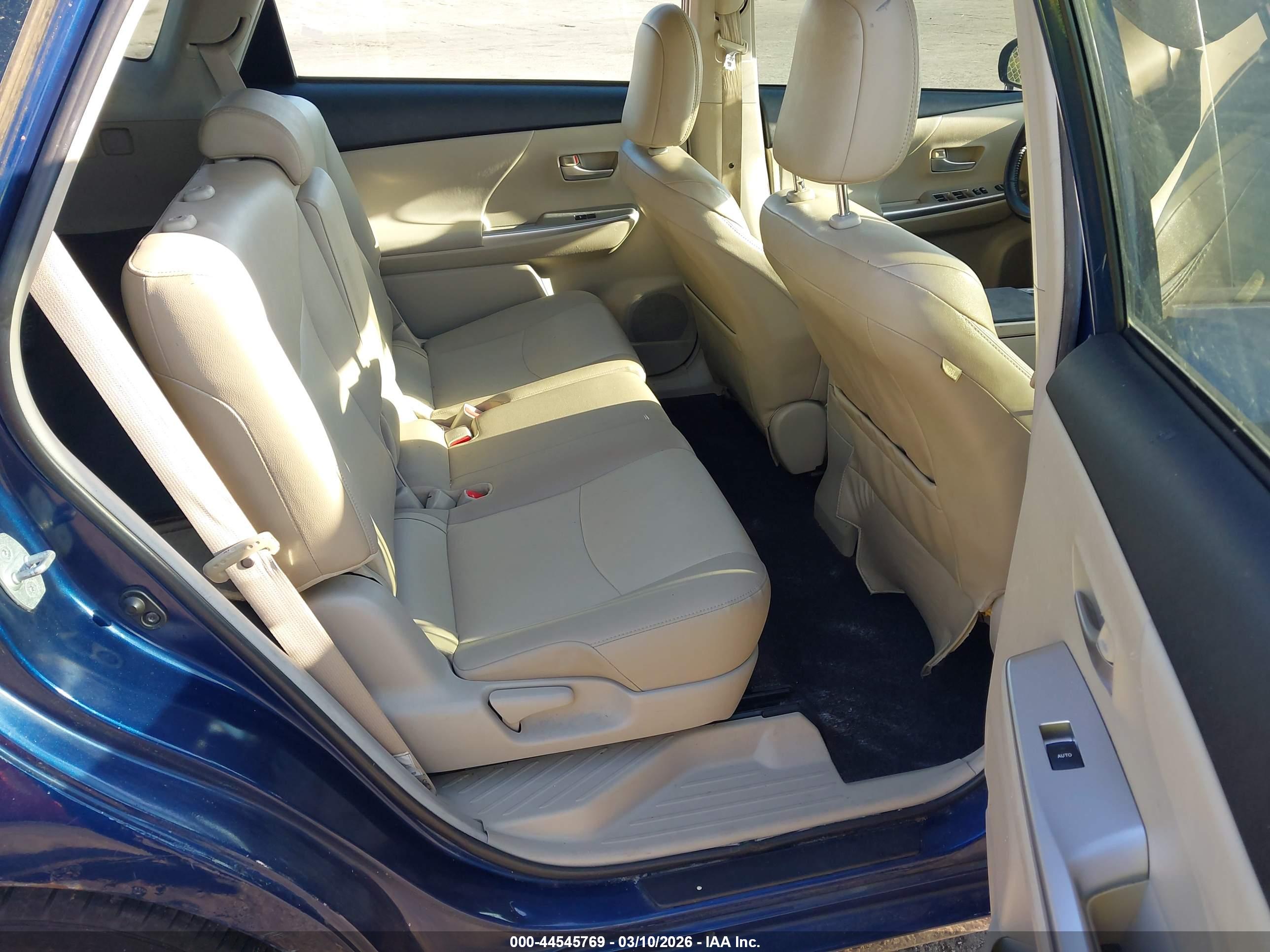TOYOTA PRIUS image 8