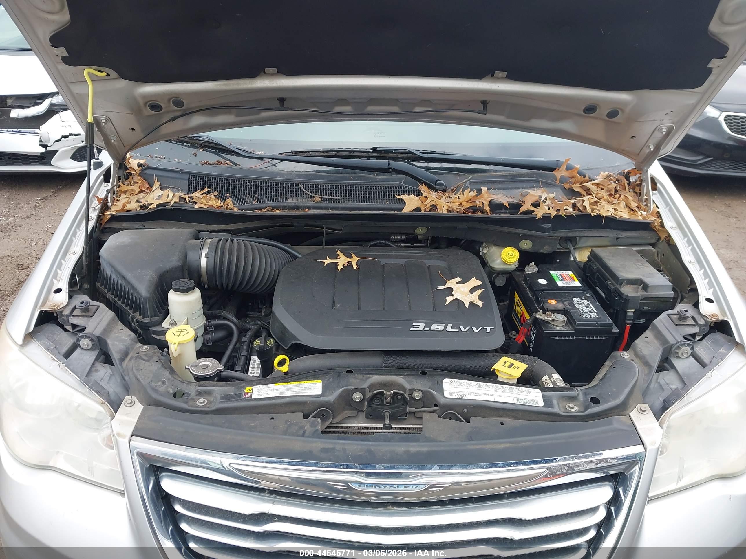 CHRYSLER TOWN image 10