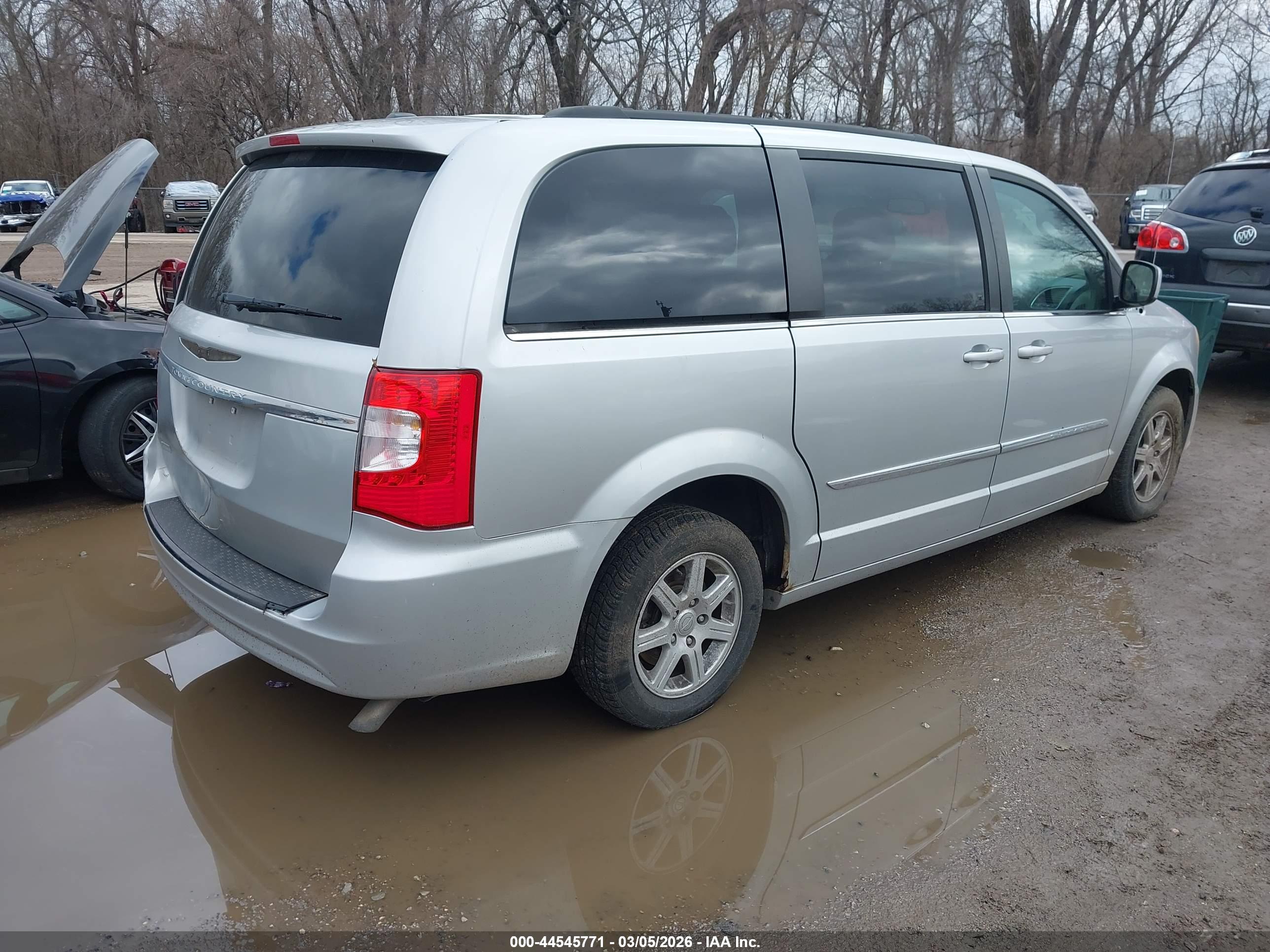 CHRYSLER TOWN image 4