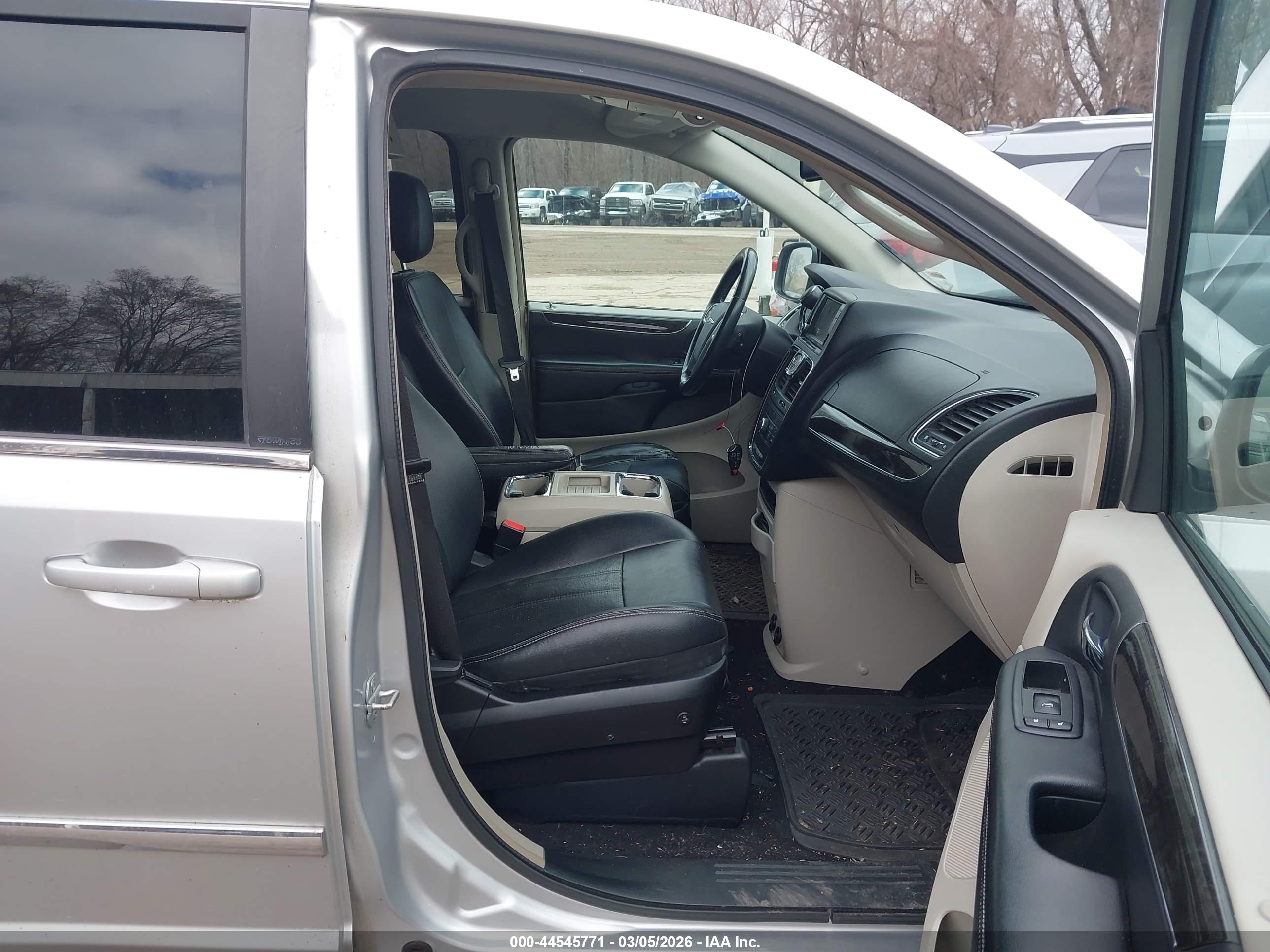 CHRYSLER TOWN image 5