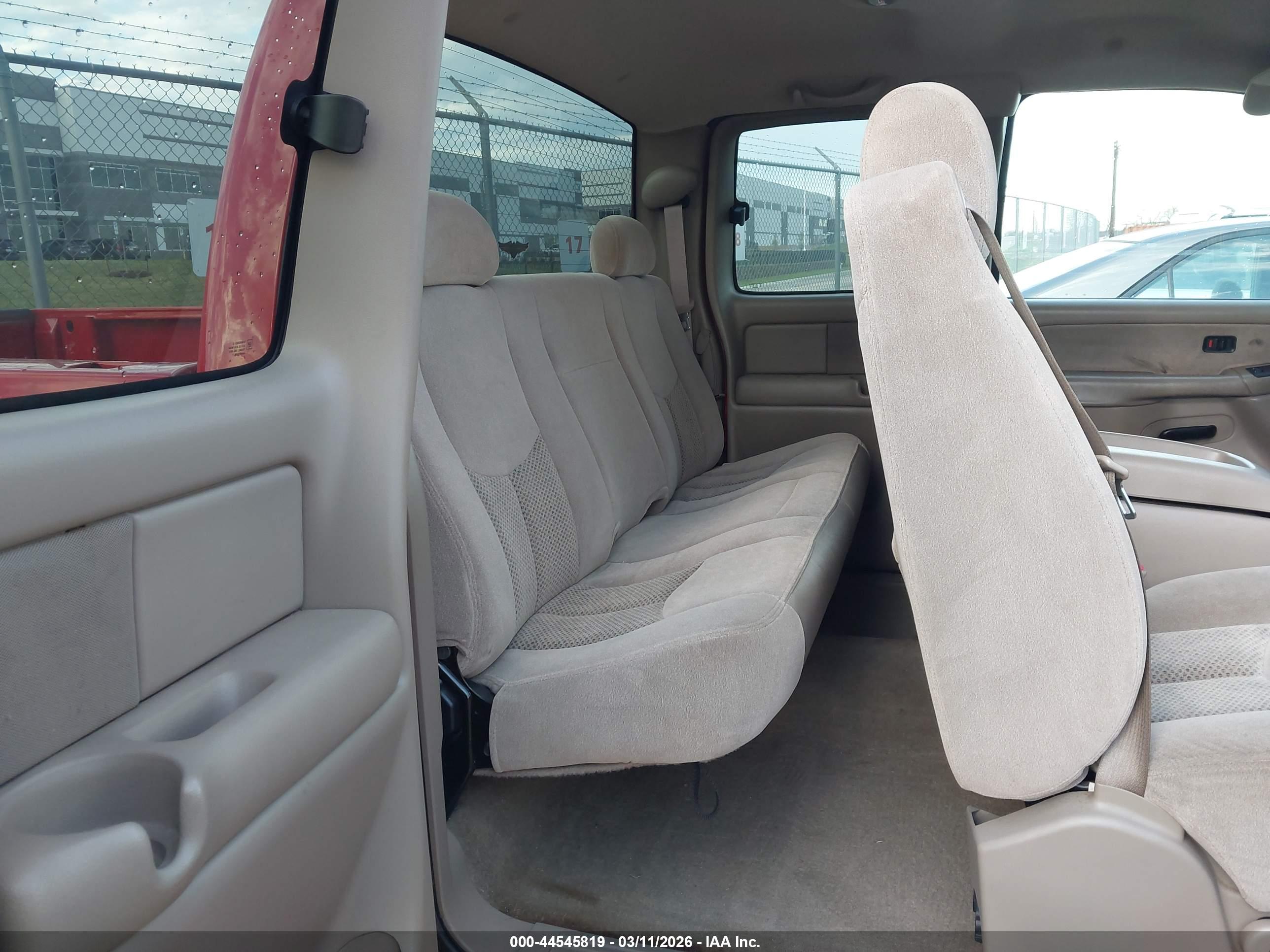 CHEVROLET SILVERADO image 8