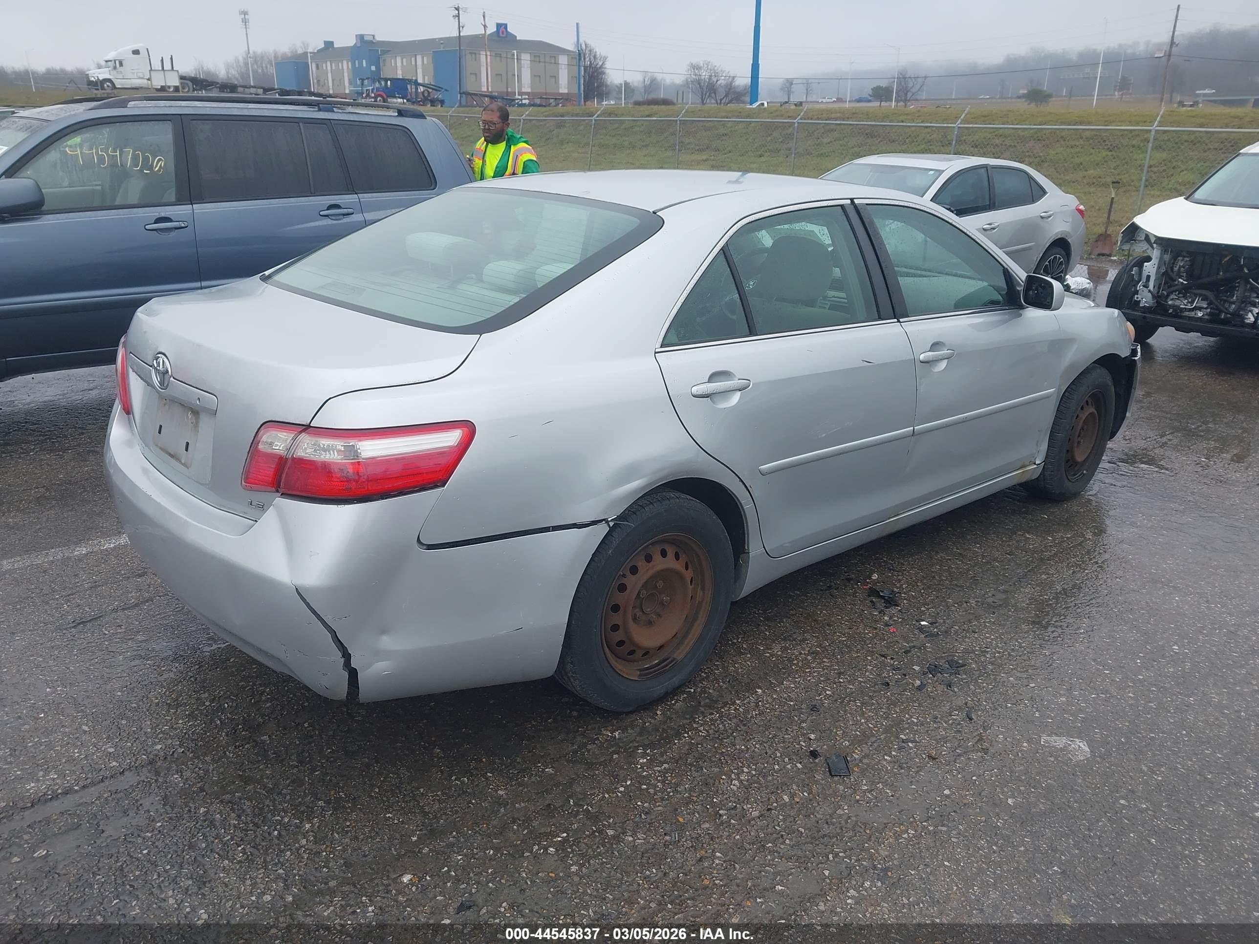 TOYOTA CAMRY image 4