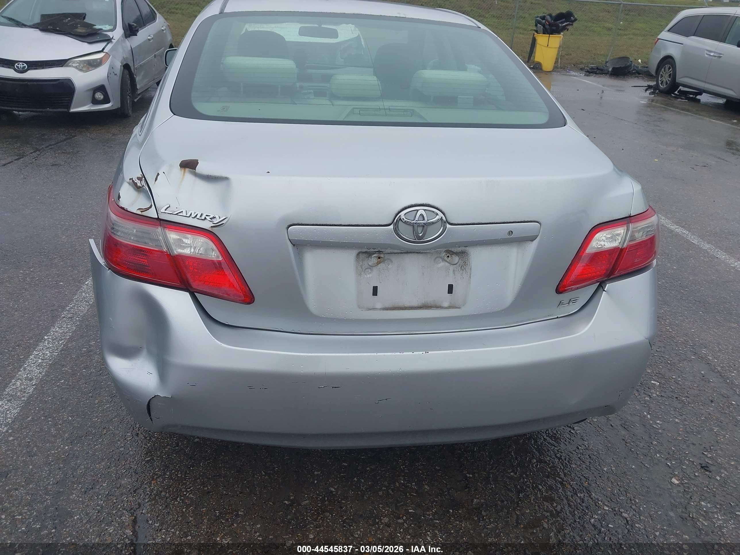 TOYOTA CAMRY image 6