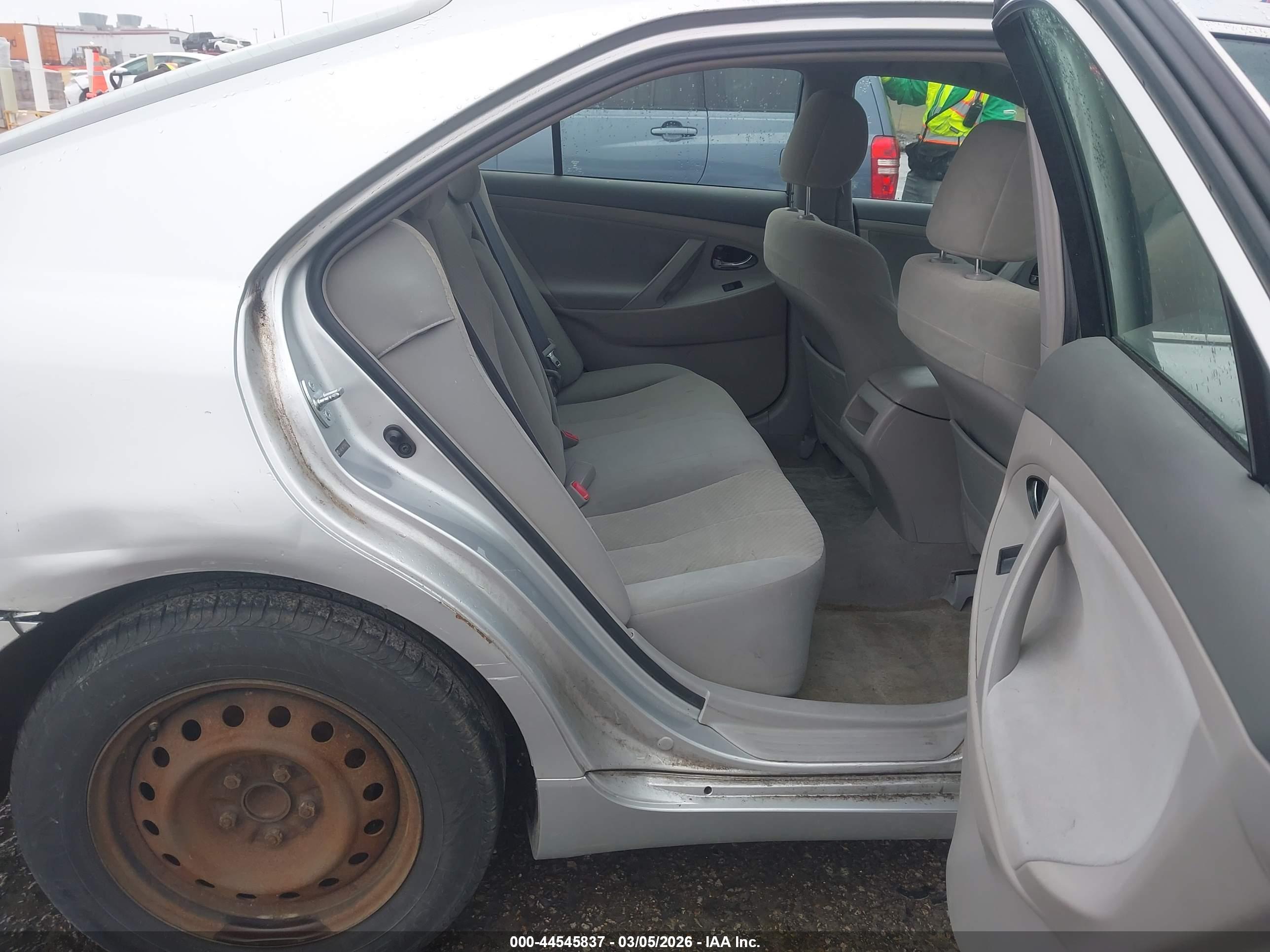 TOYOTA CAMRY image 8