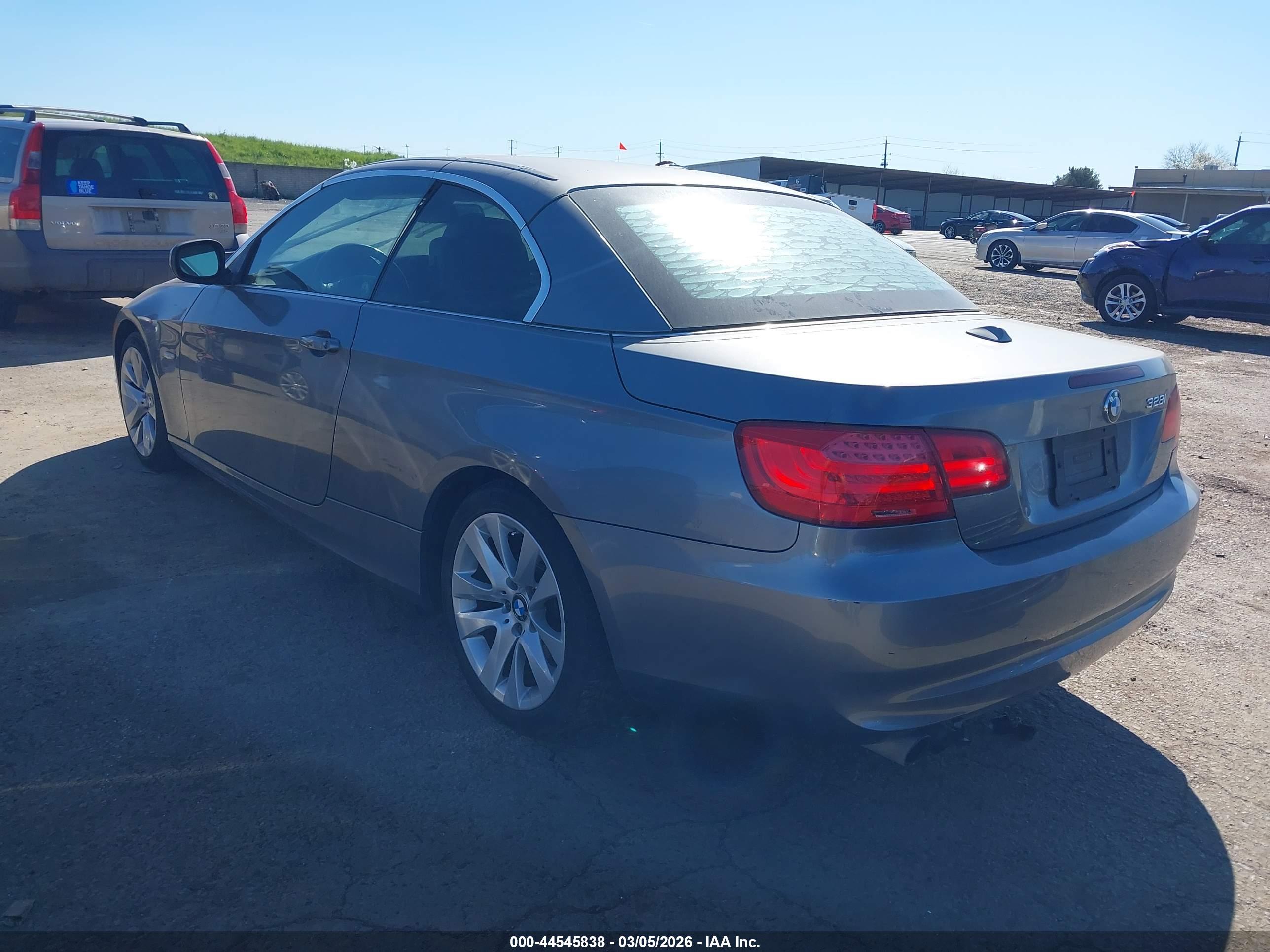 BMW 328I image 3