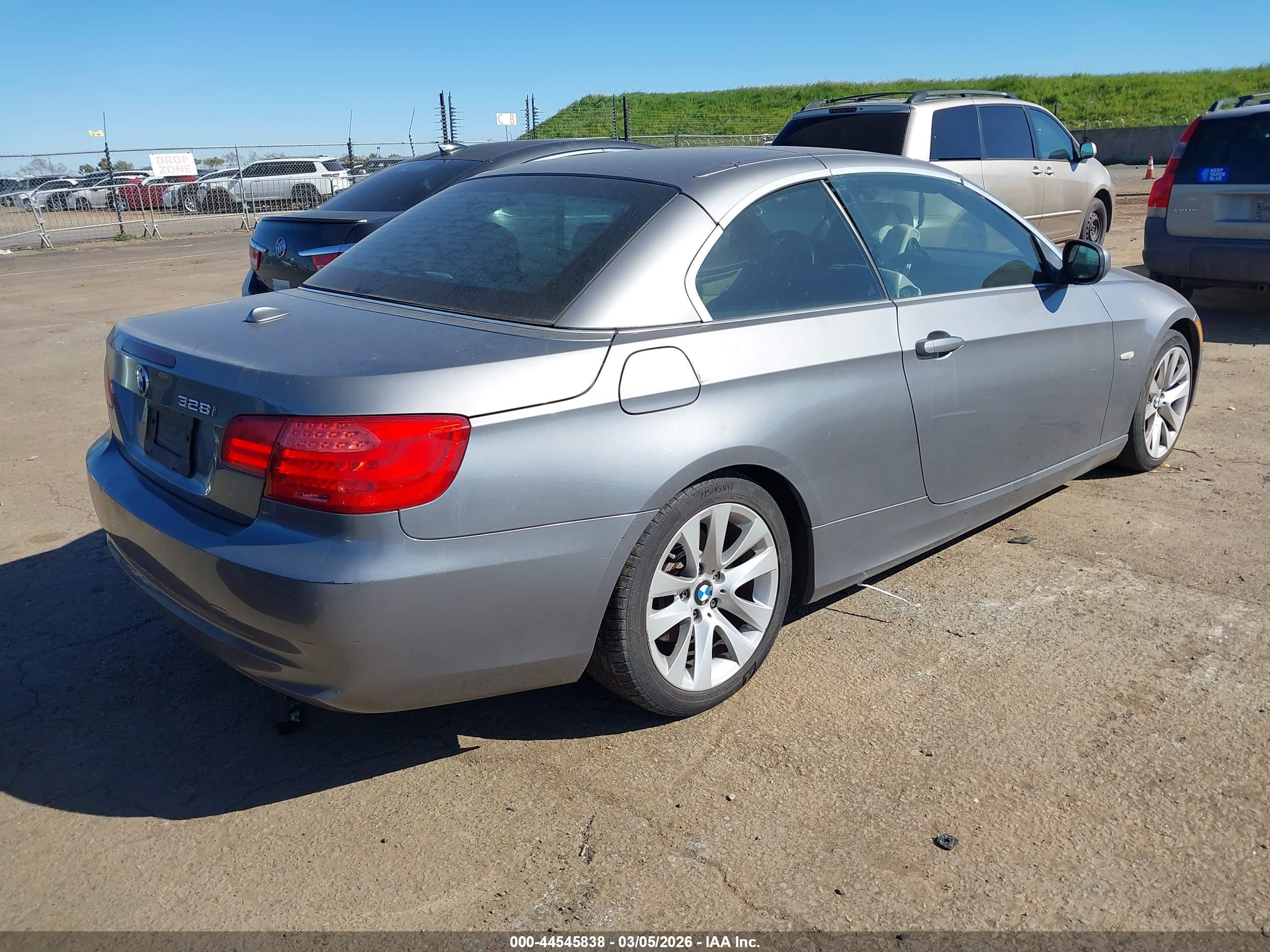 BMW 328I image 4