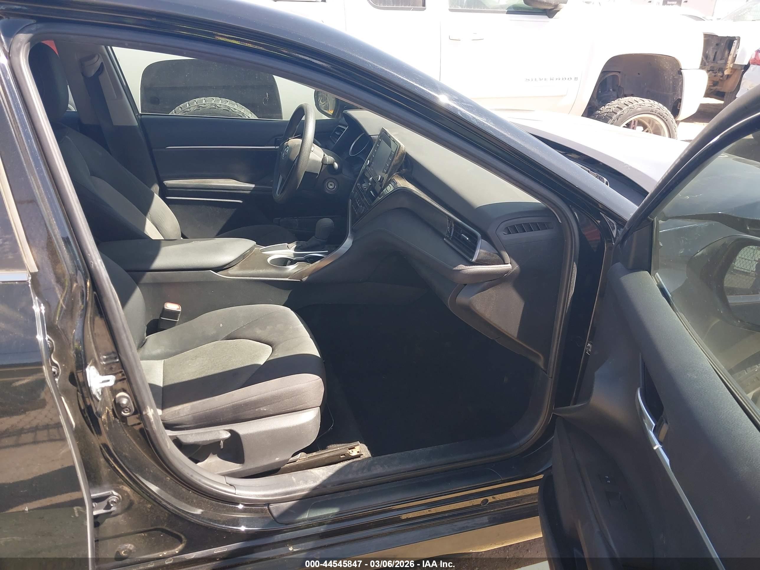 TOYOTA CAMRY image 5