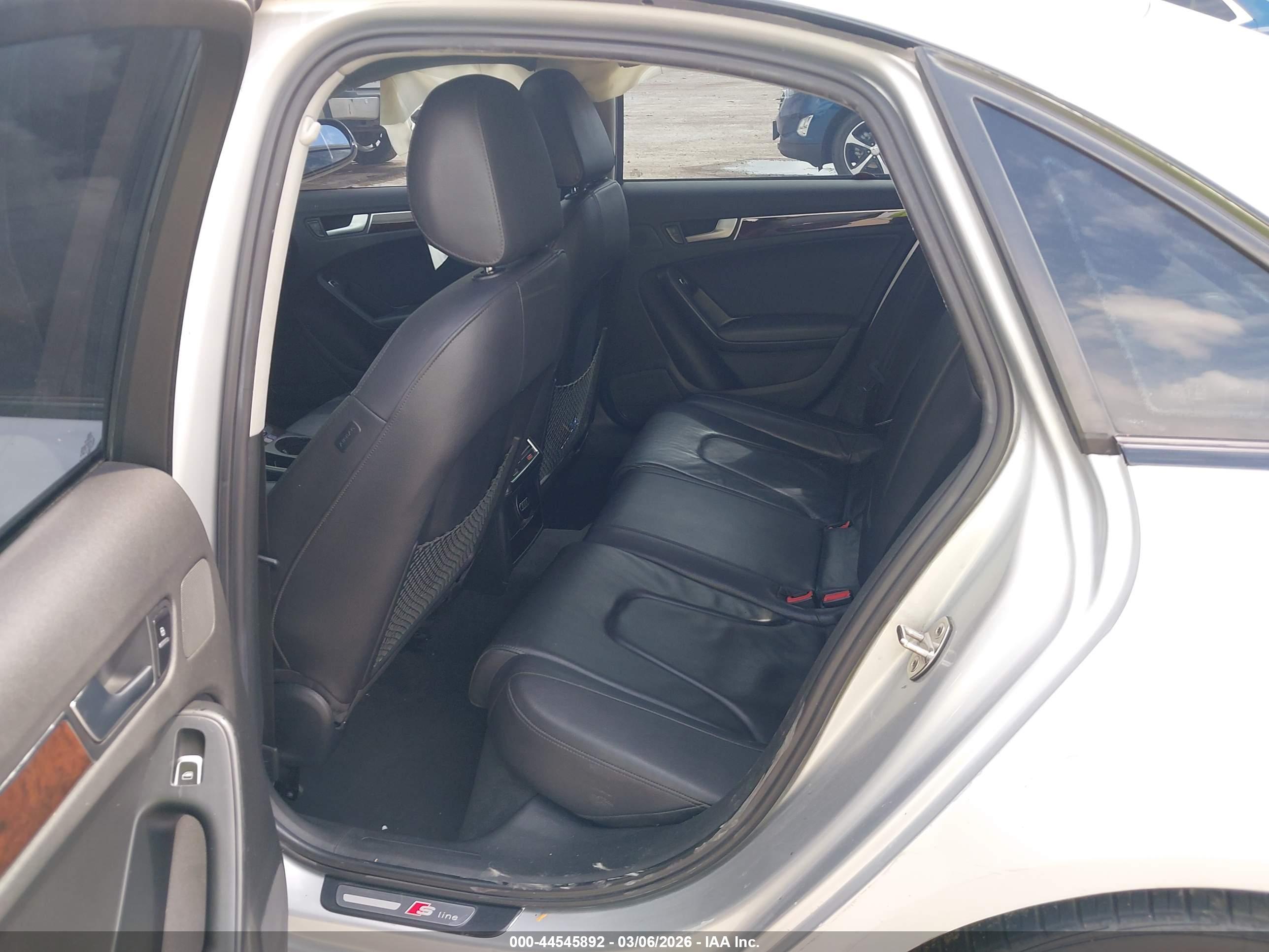 AUDI A4 image 8