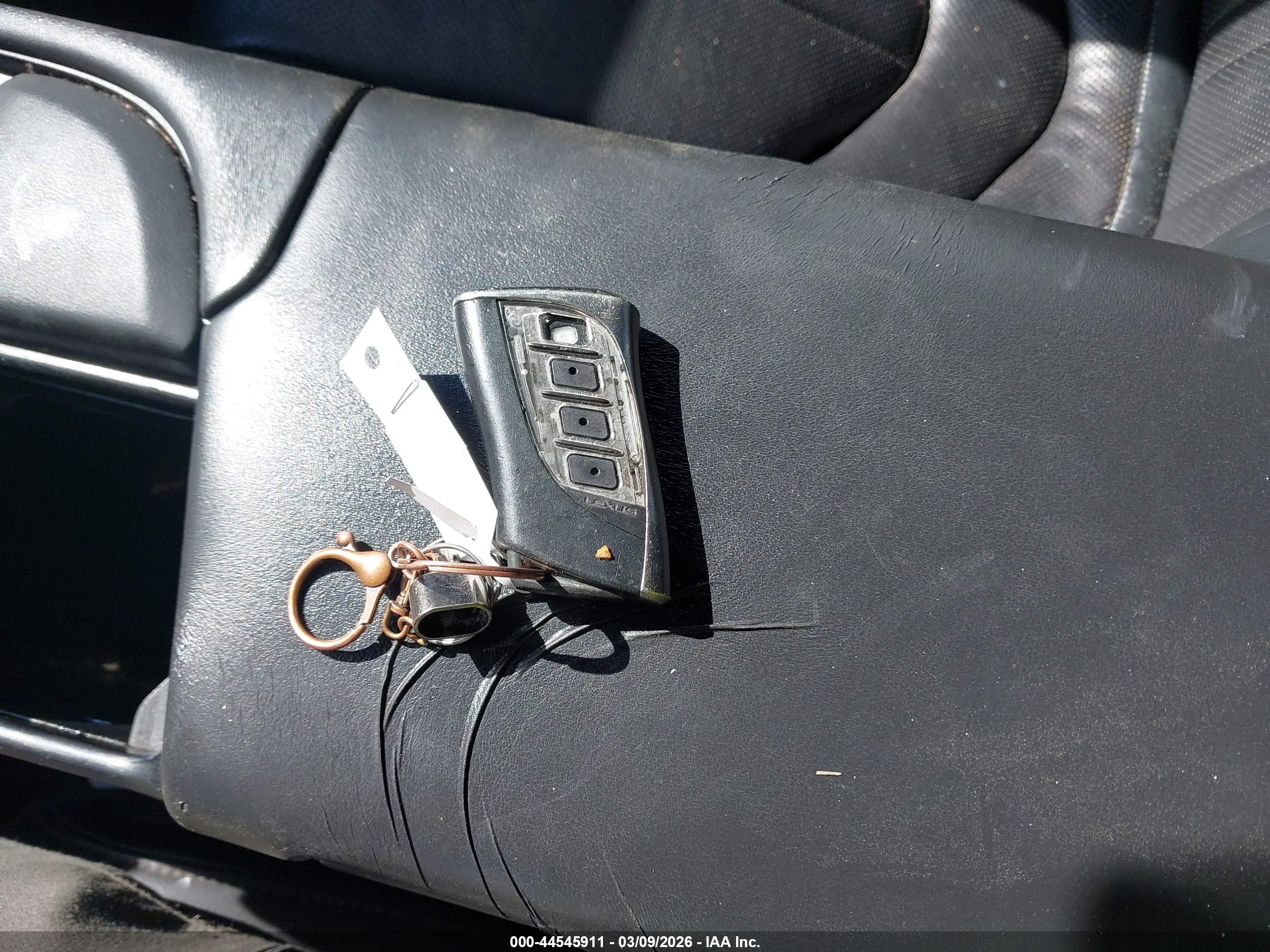 LEXUS ES image 11