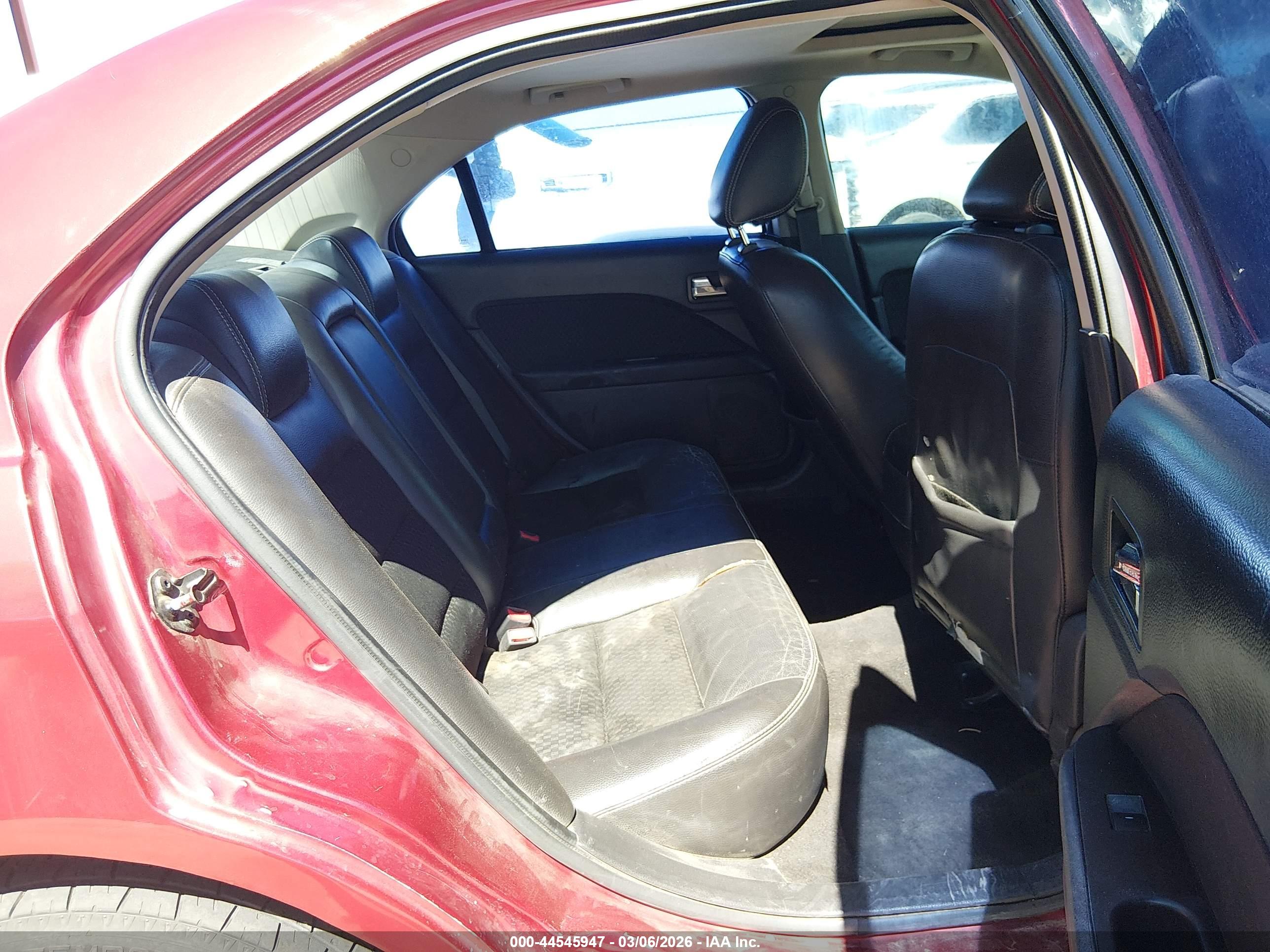 FORD FUSION image 8