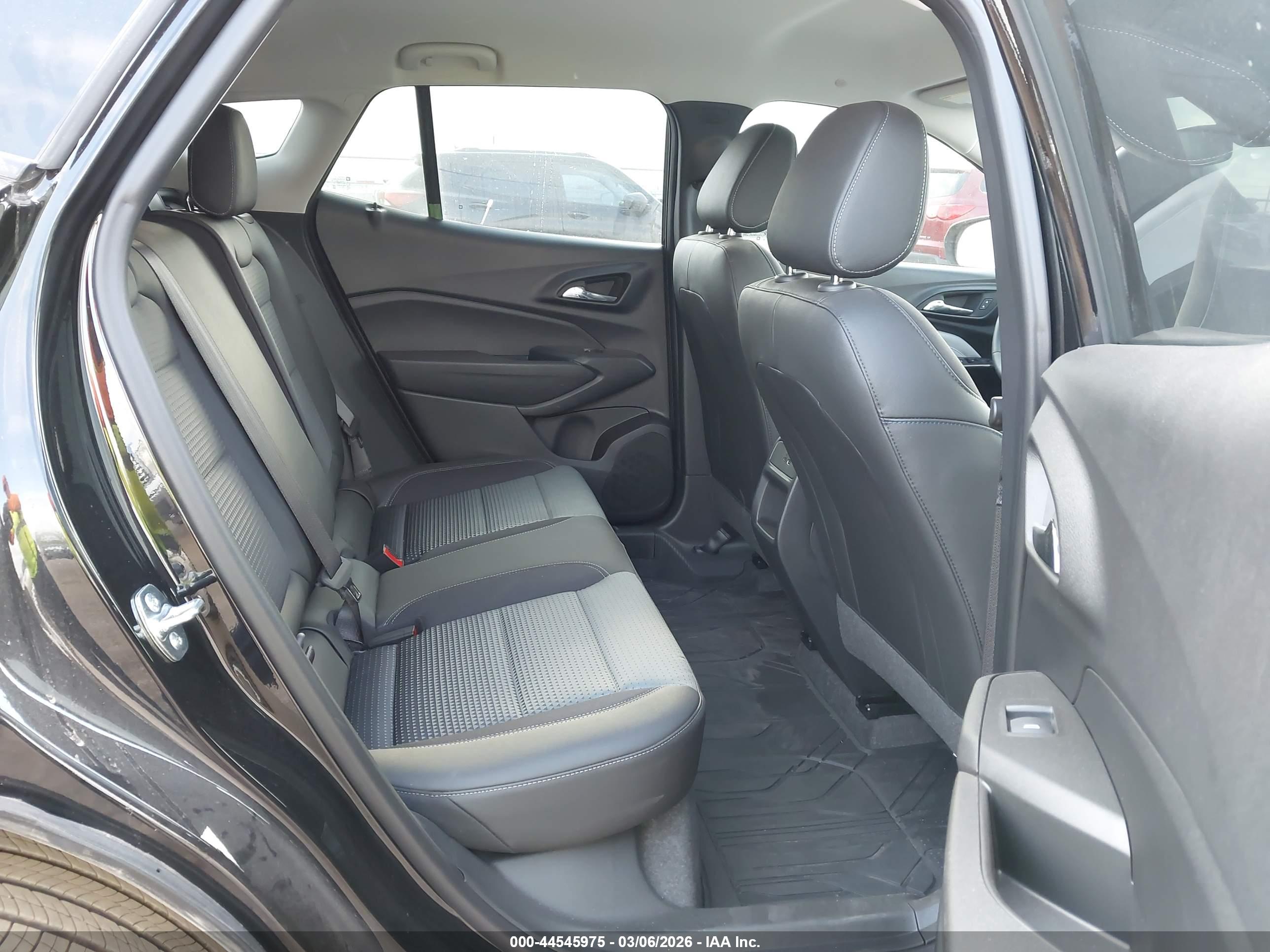 CHEVROLET TRAX image 8