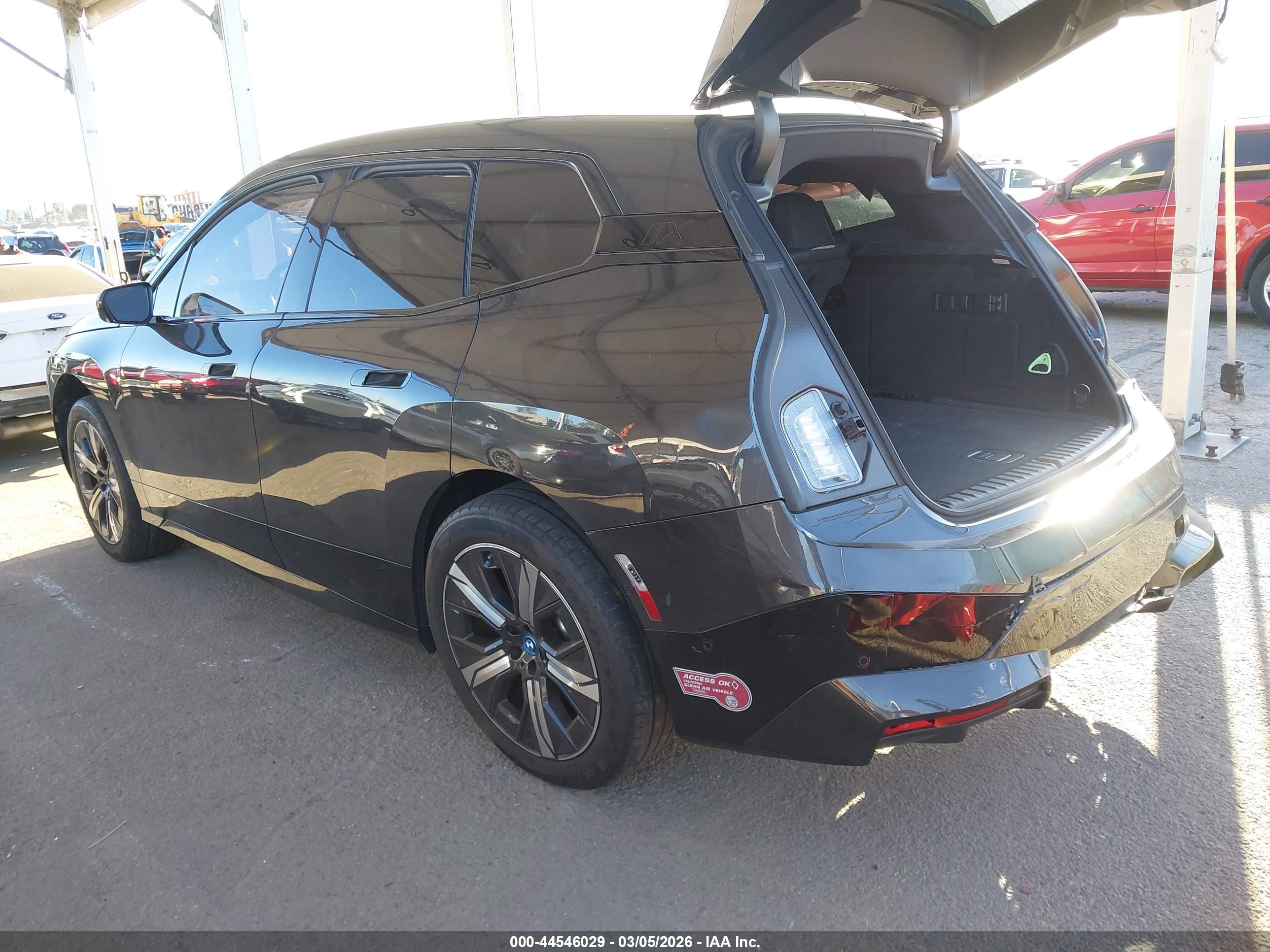 BMW IX image 3