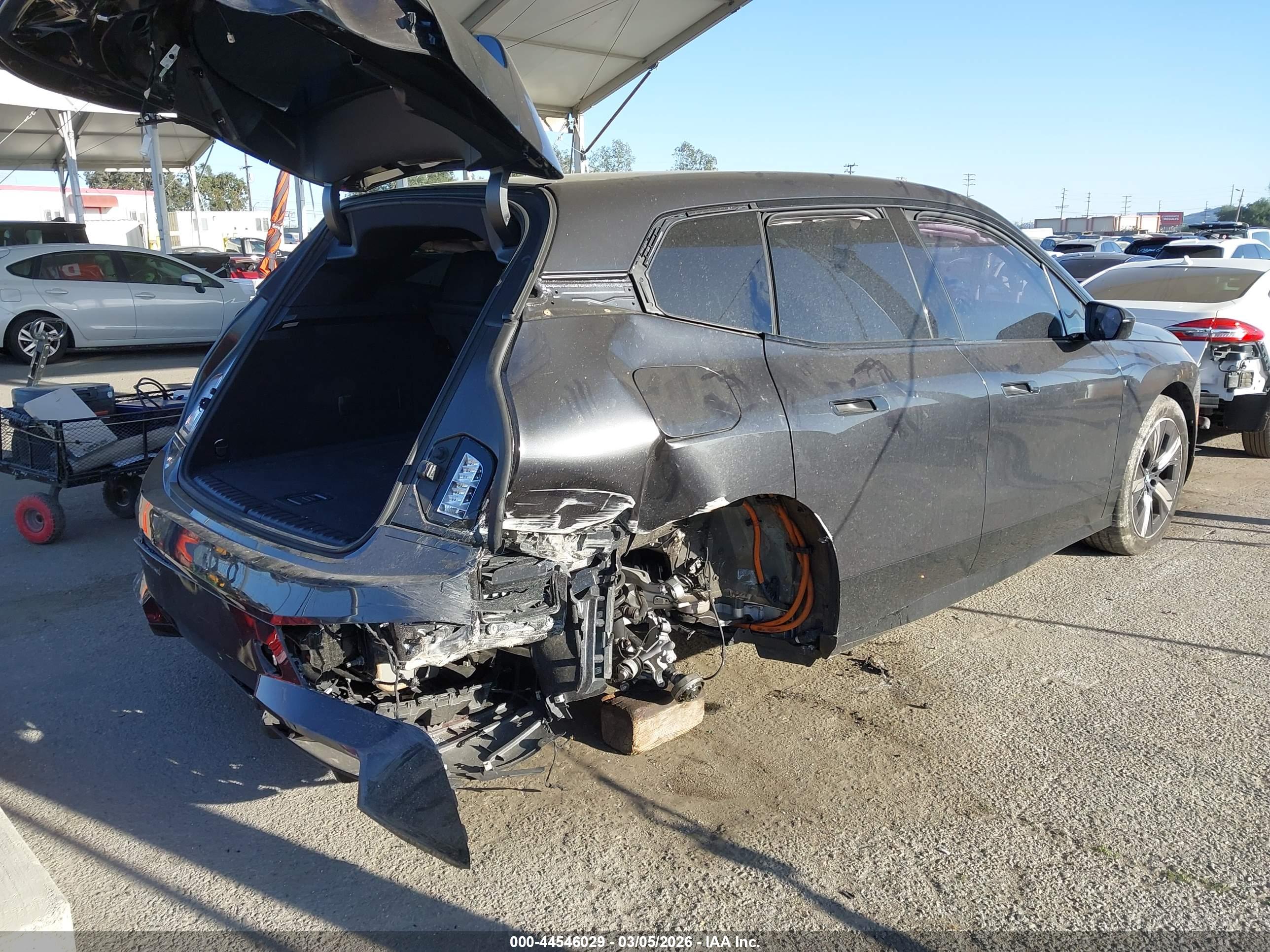 BMW IX image 4