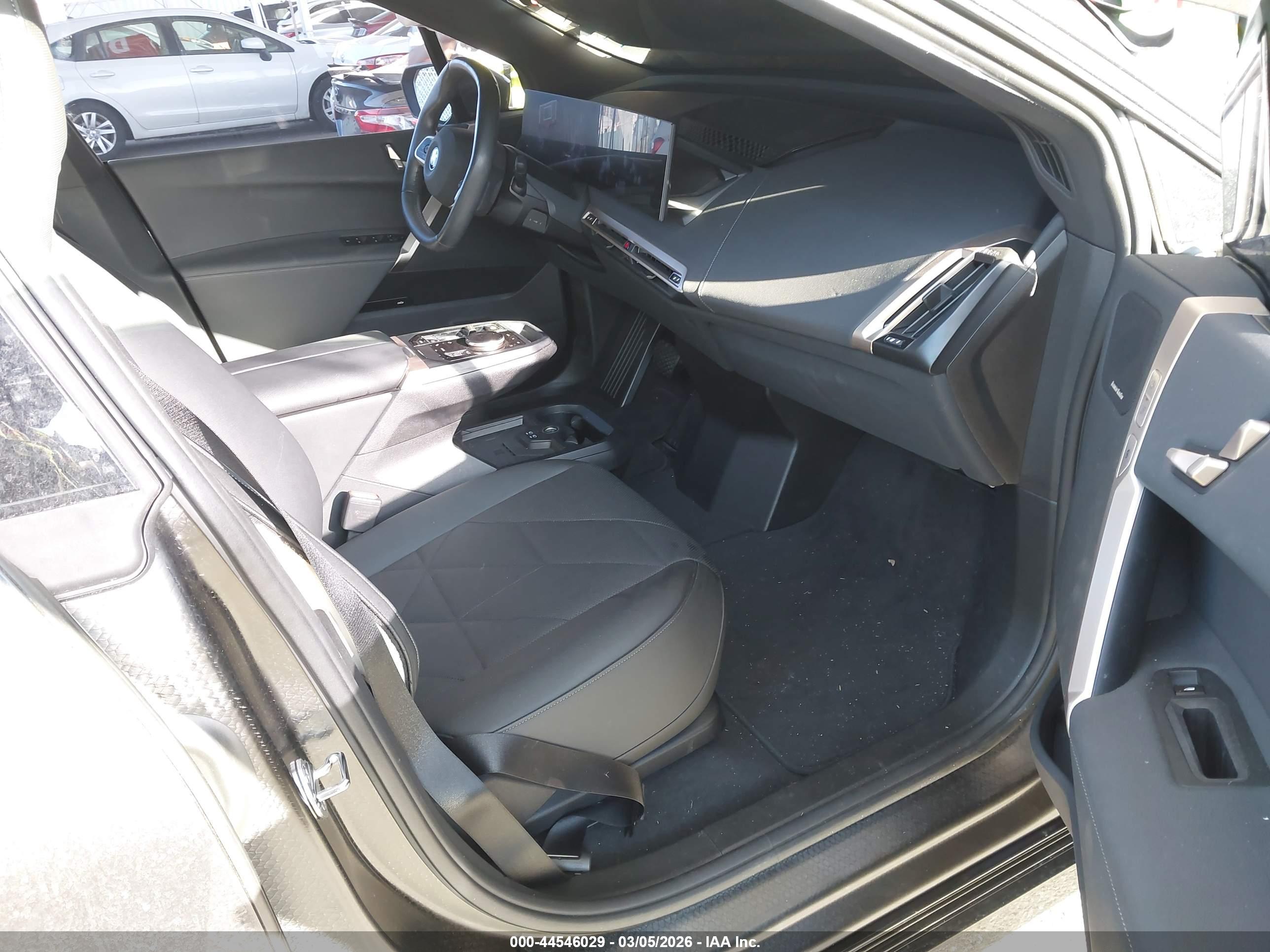 BMW IX image 5