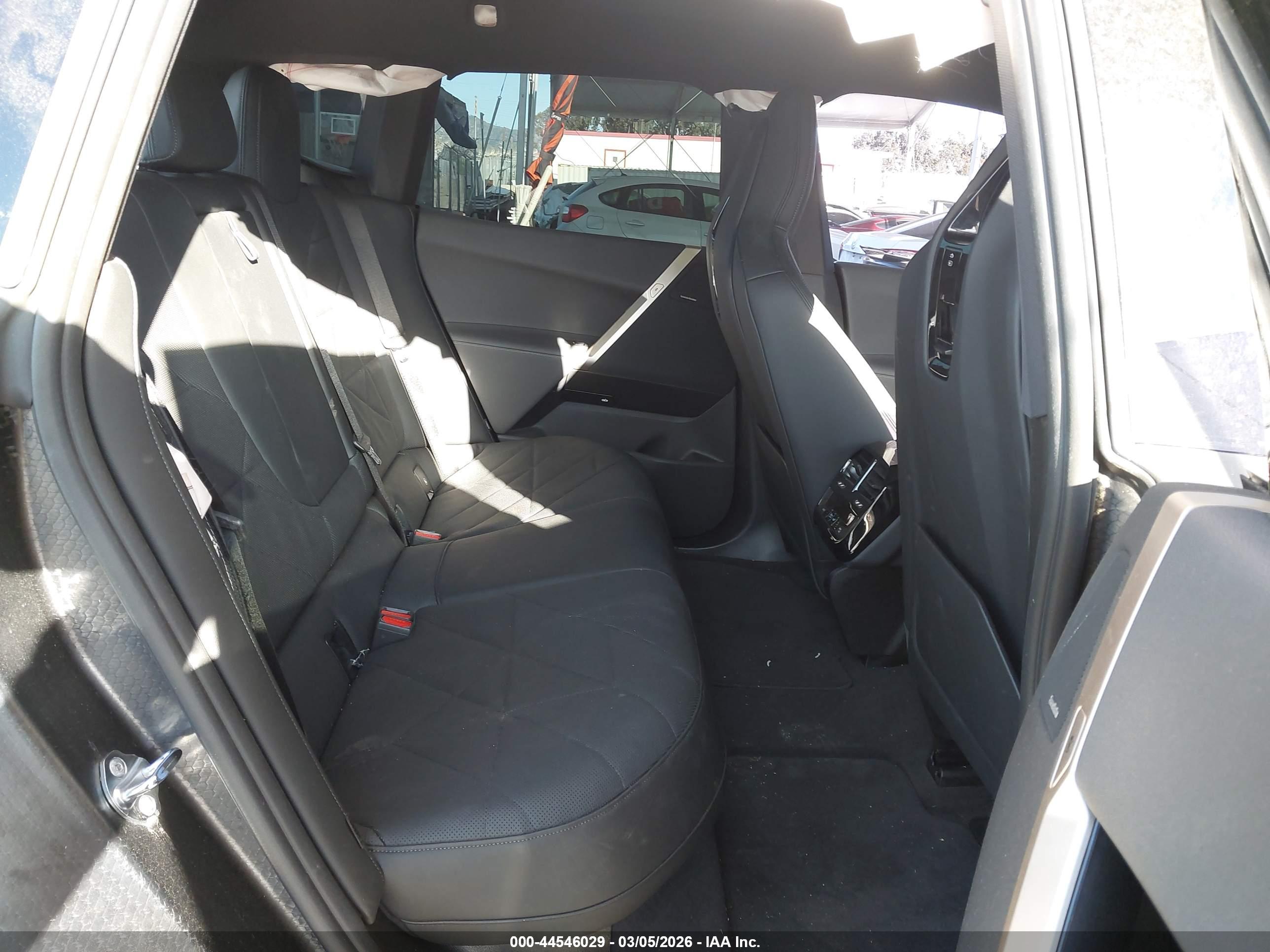 BMW IX image 8
