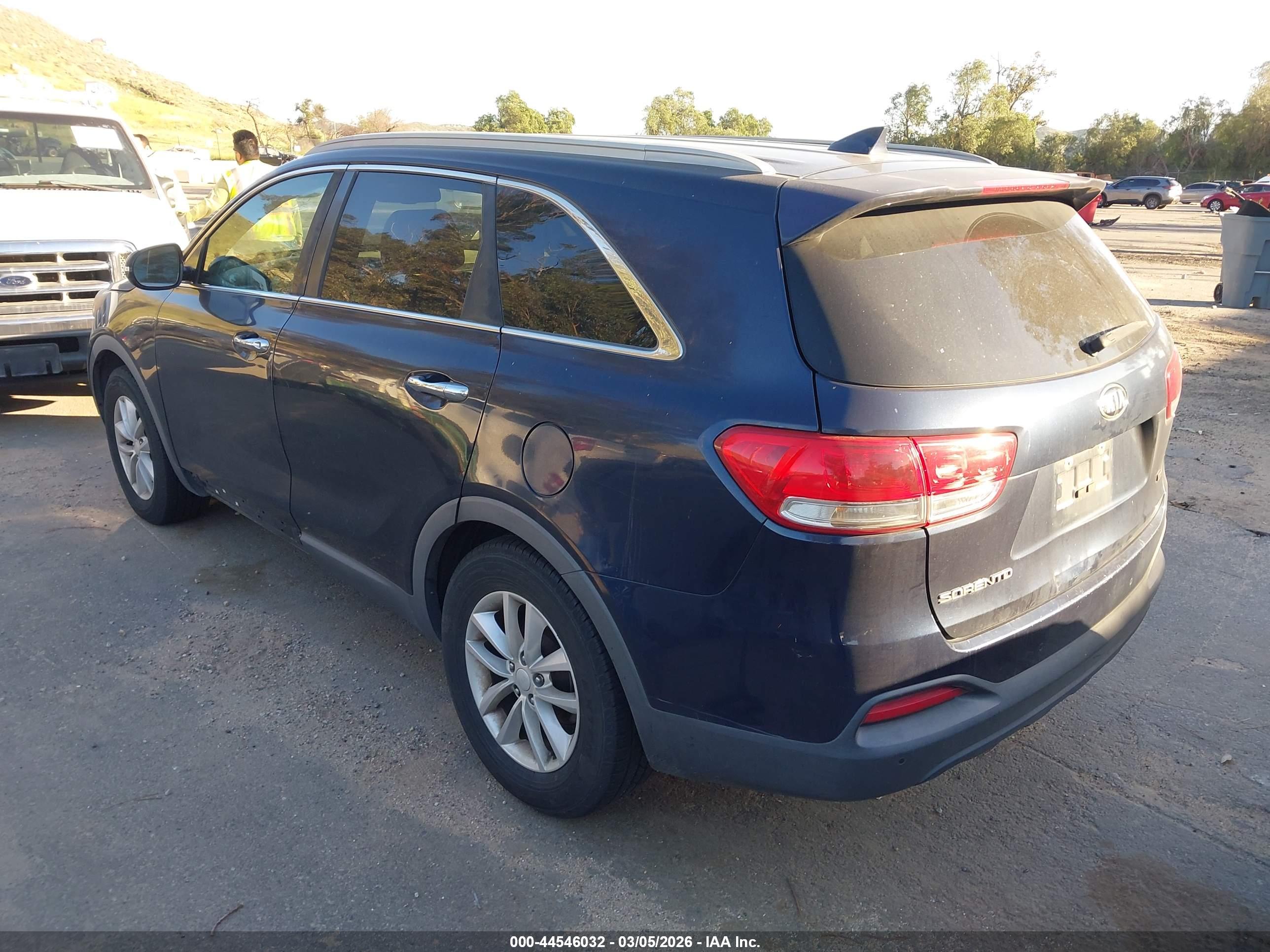 KIA SORENTO image 3