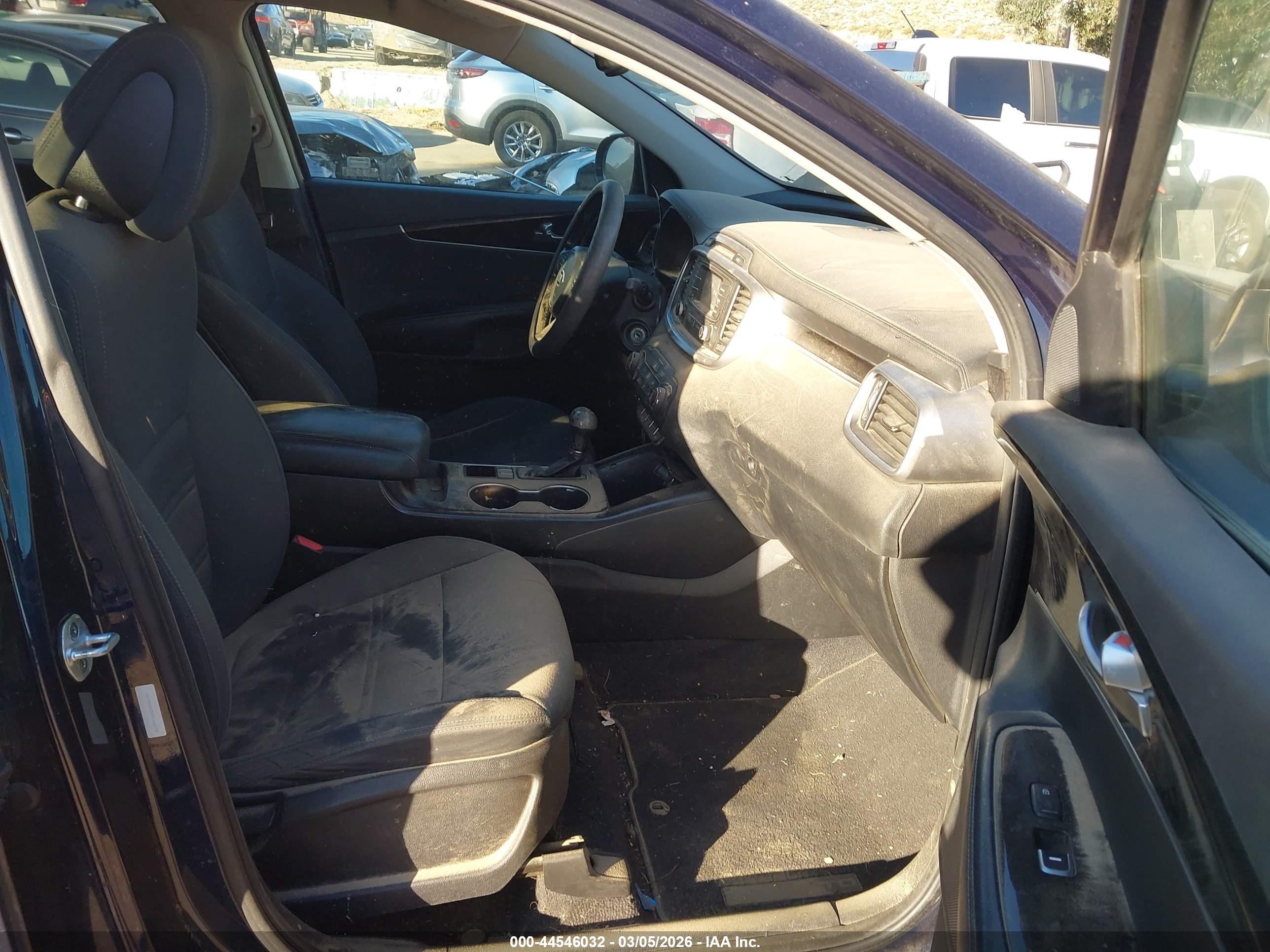 KIA SORENTO image 5