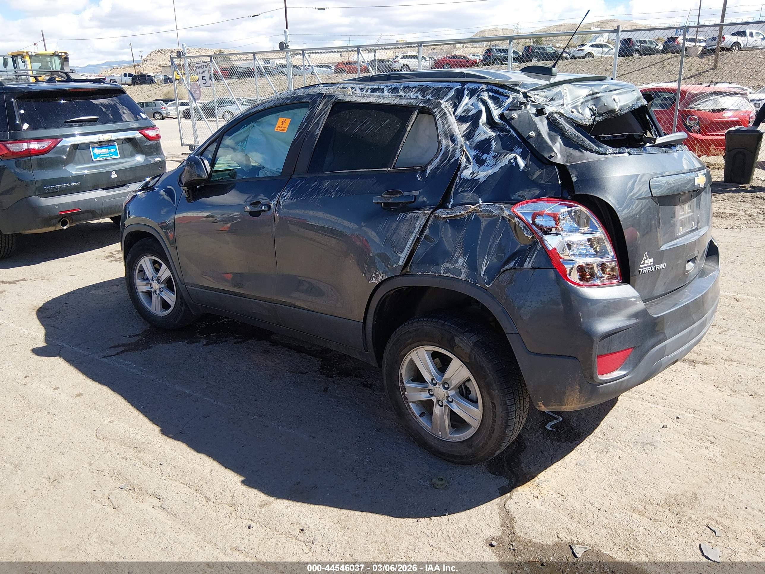 CHEVROLET TRAX image 3