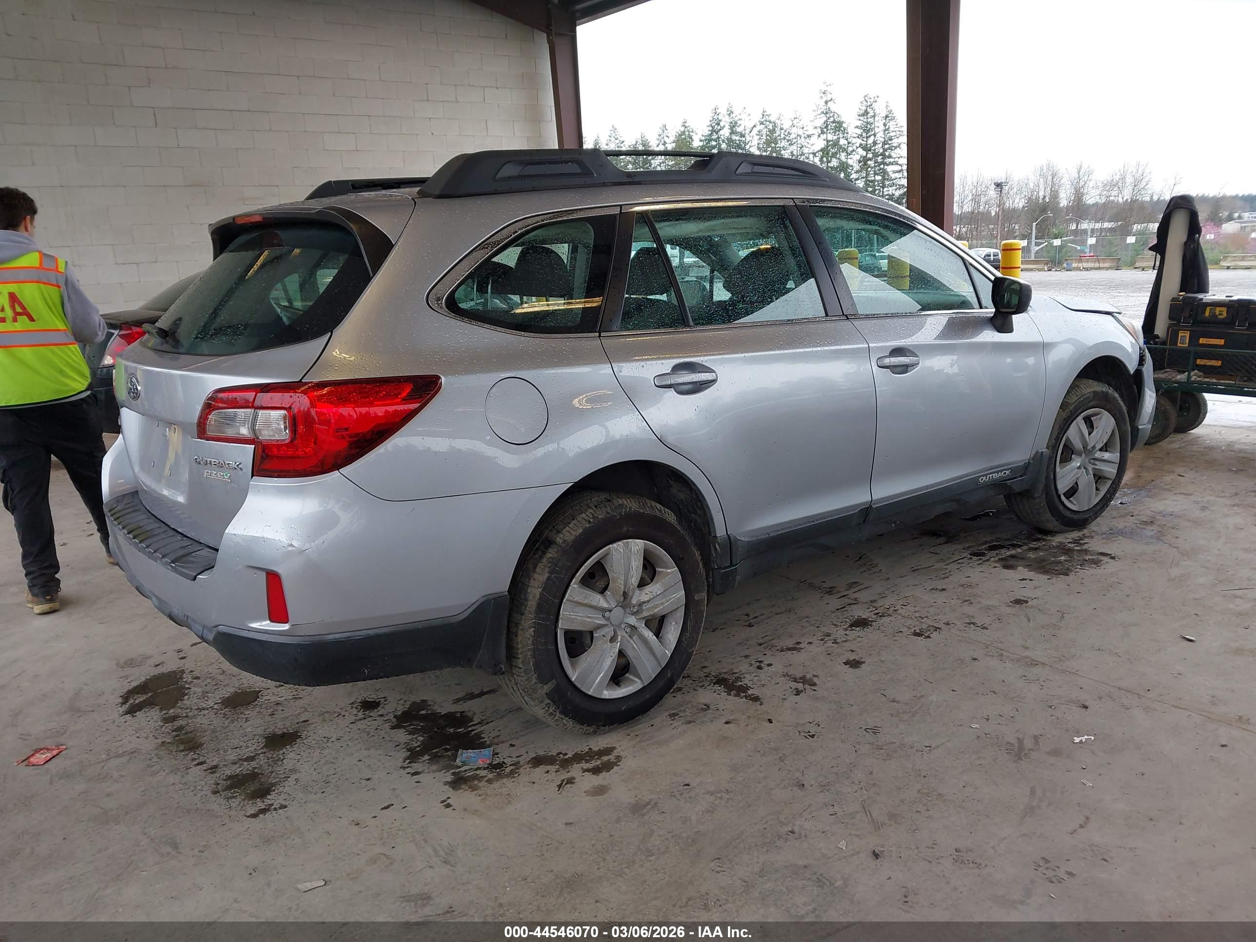 SUBARU OUTBACK image 4