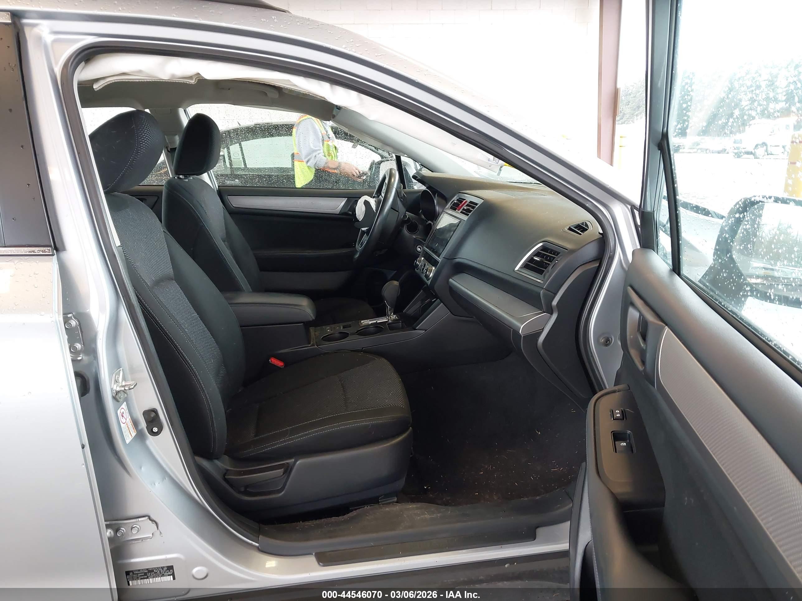 SUBARU OUTBACK image 5