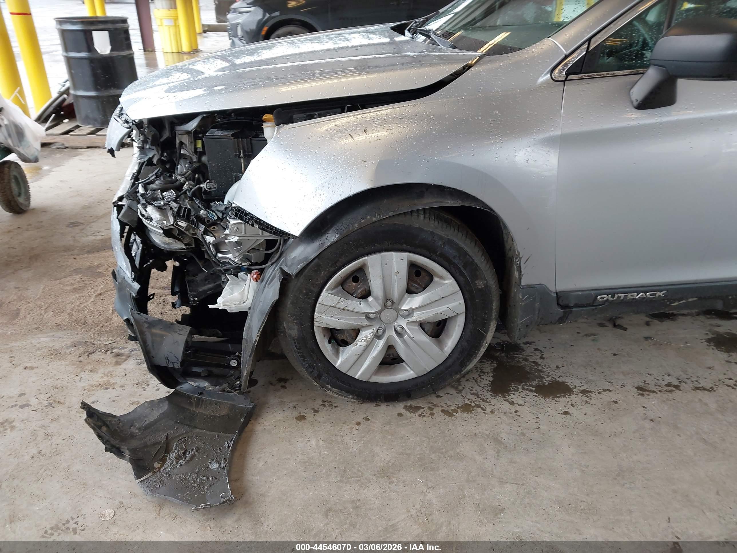 SUBARU OUTBACK image 6