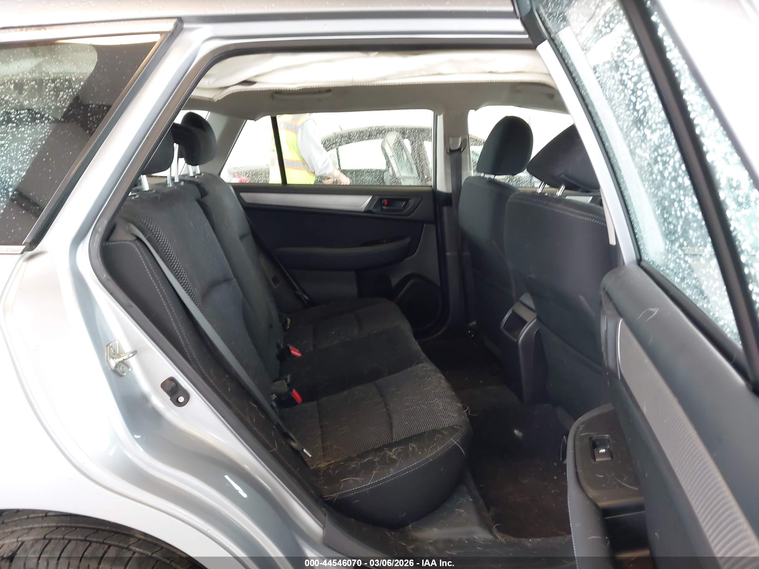 SUBARU OUTBACK image 8