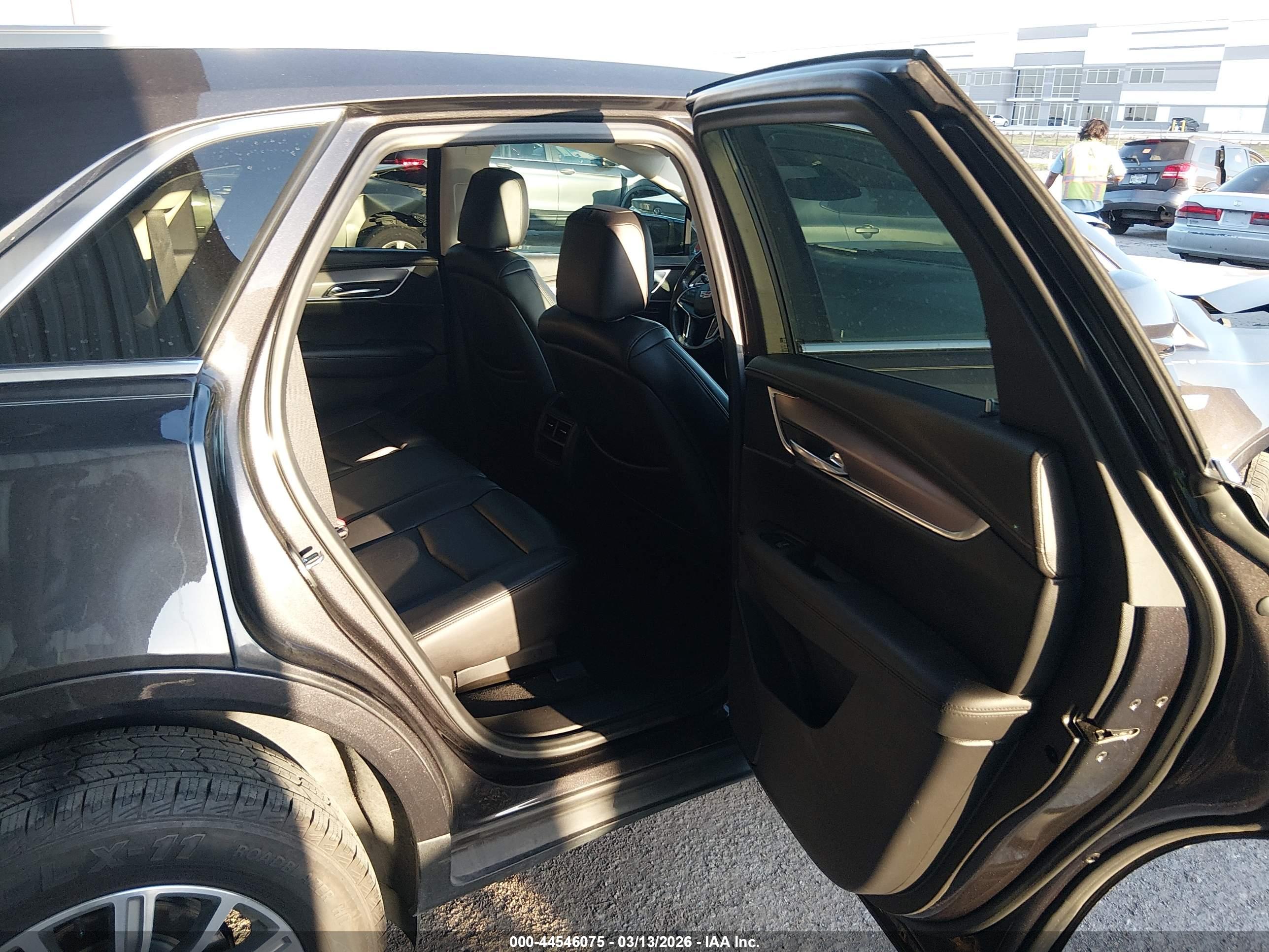 CADILLAC XT5 image 8