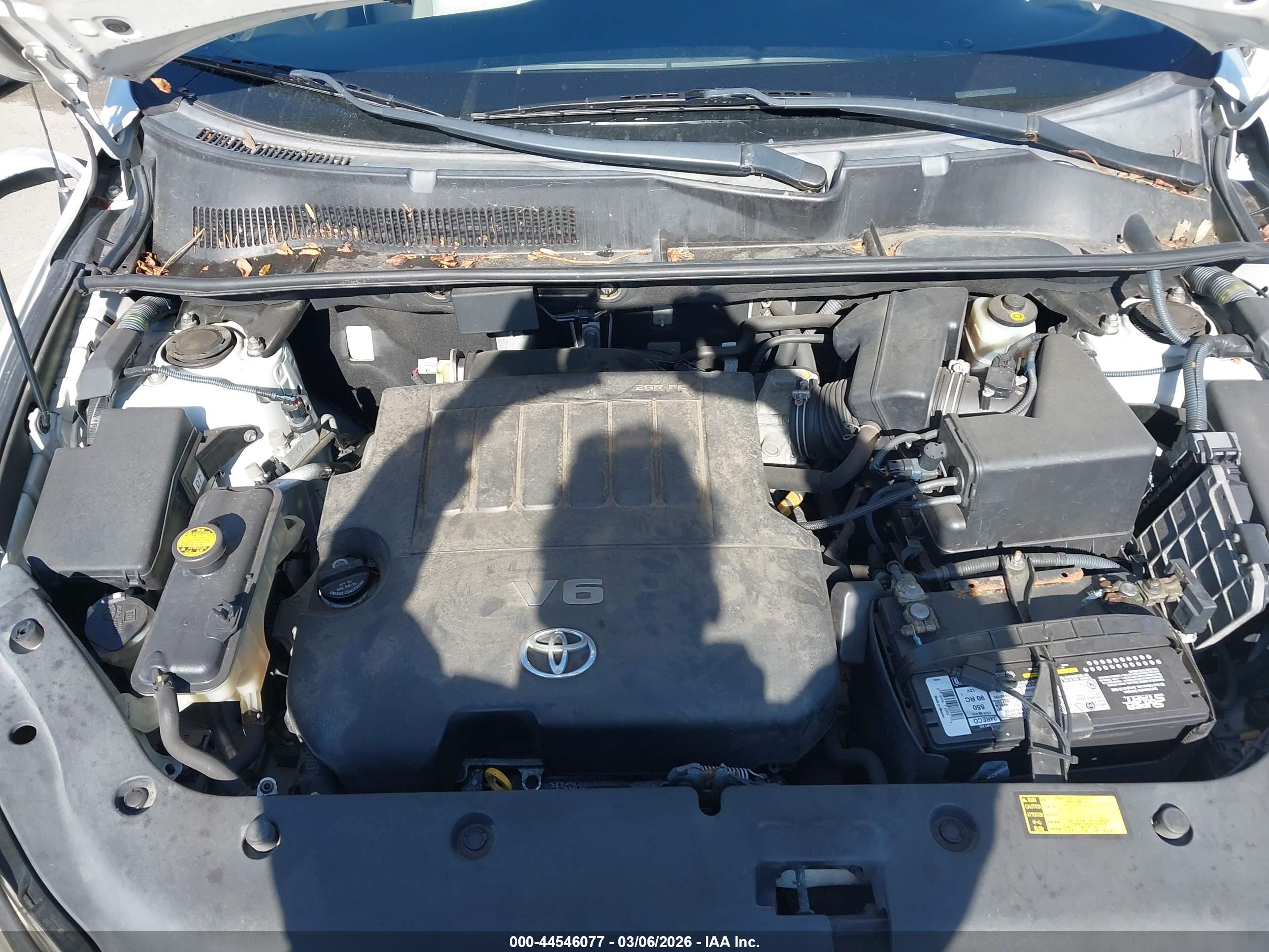 TOYOTA RAV4 image 10