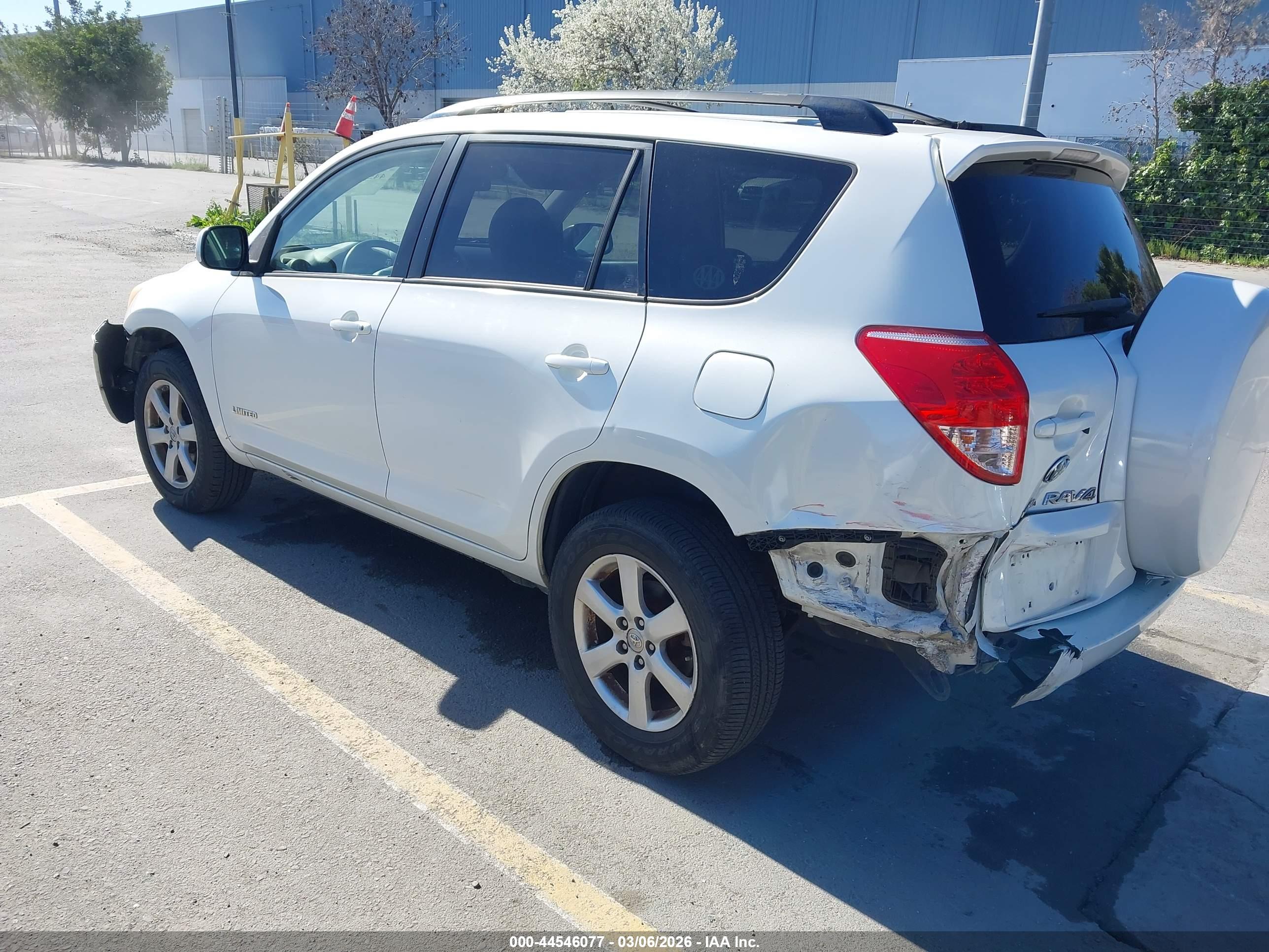 TOYOTA RAV4 image 3