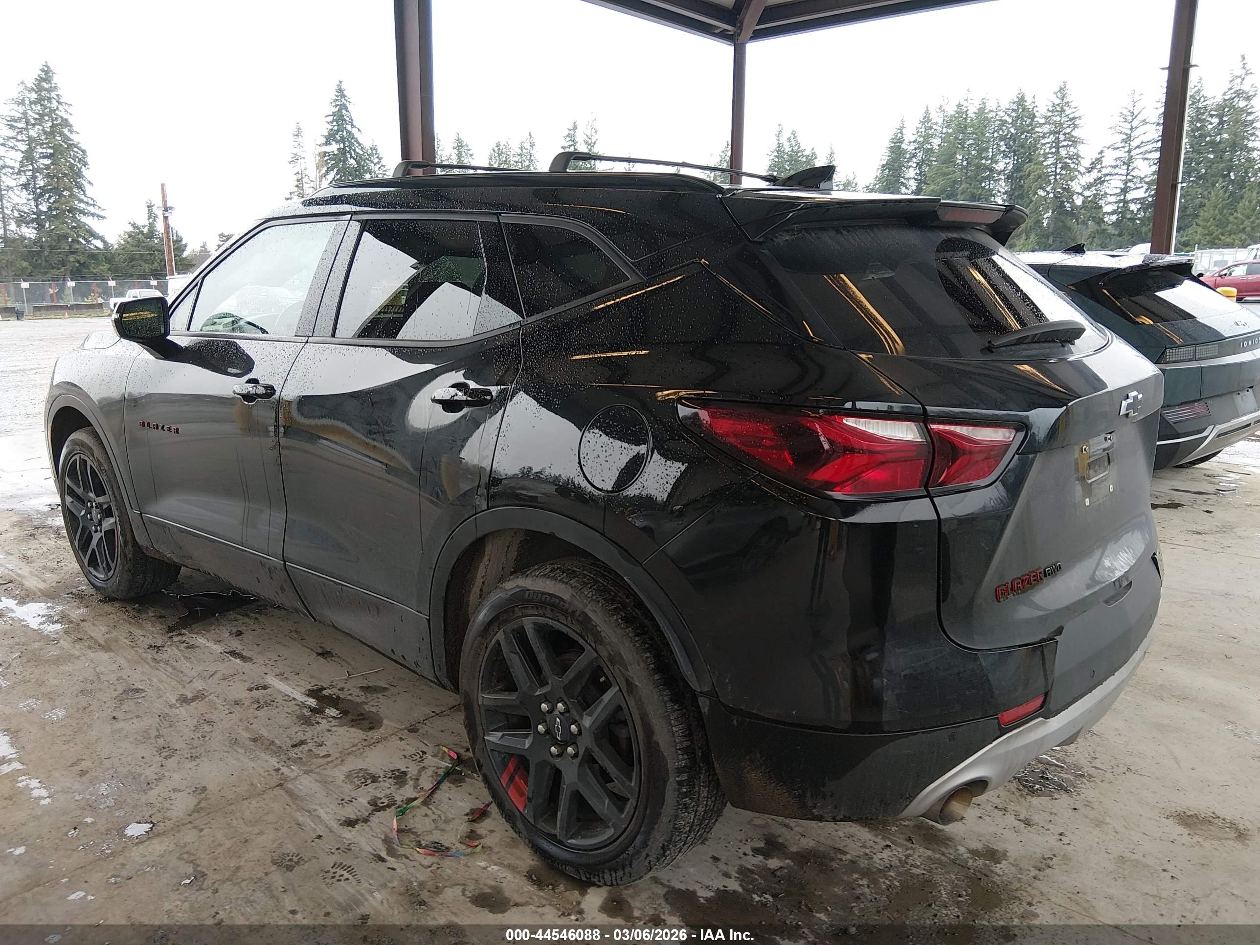 CHEVROLET BLAZER image 3