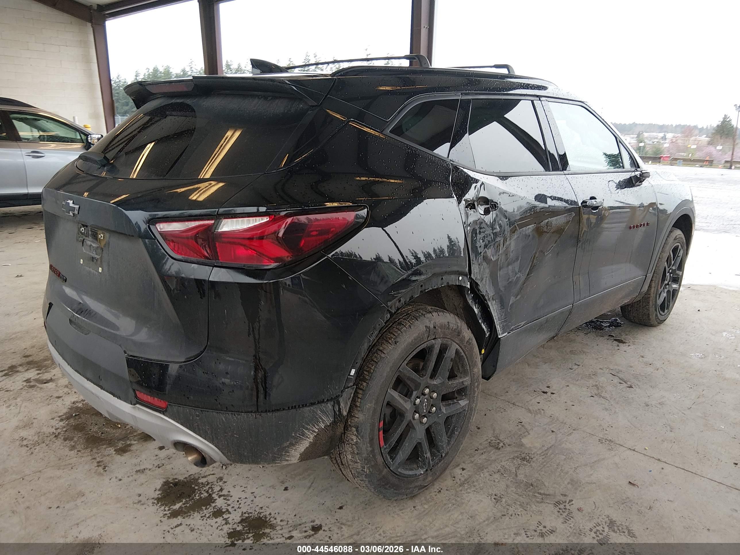 CHEVROLET BLAZER image 4