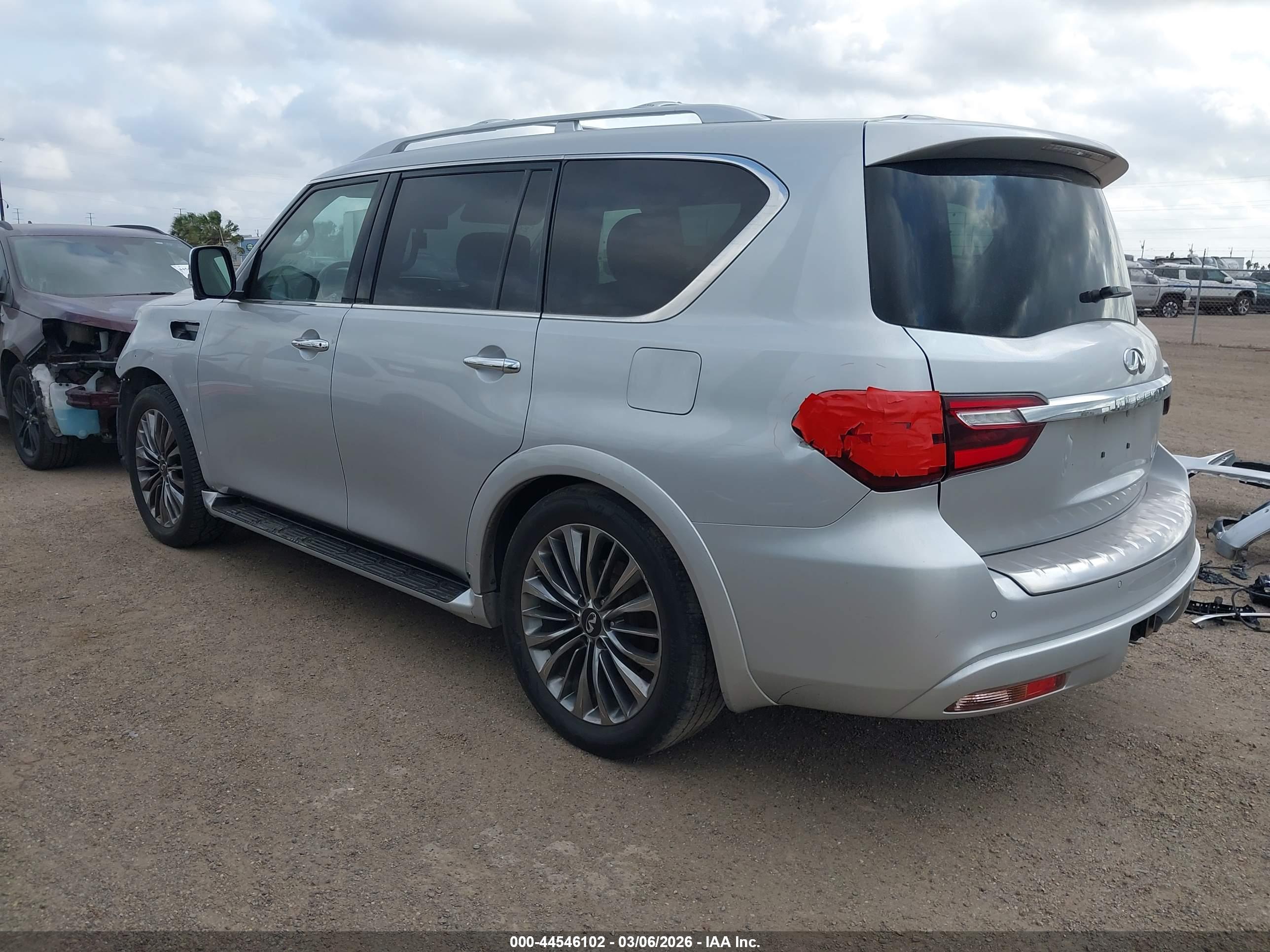 INFINITI QX80 image 3