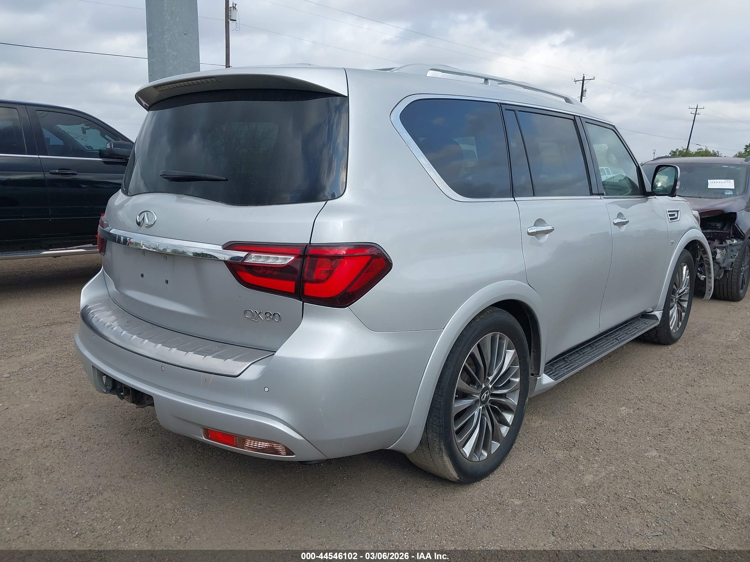 INFINITI QX80 image 4