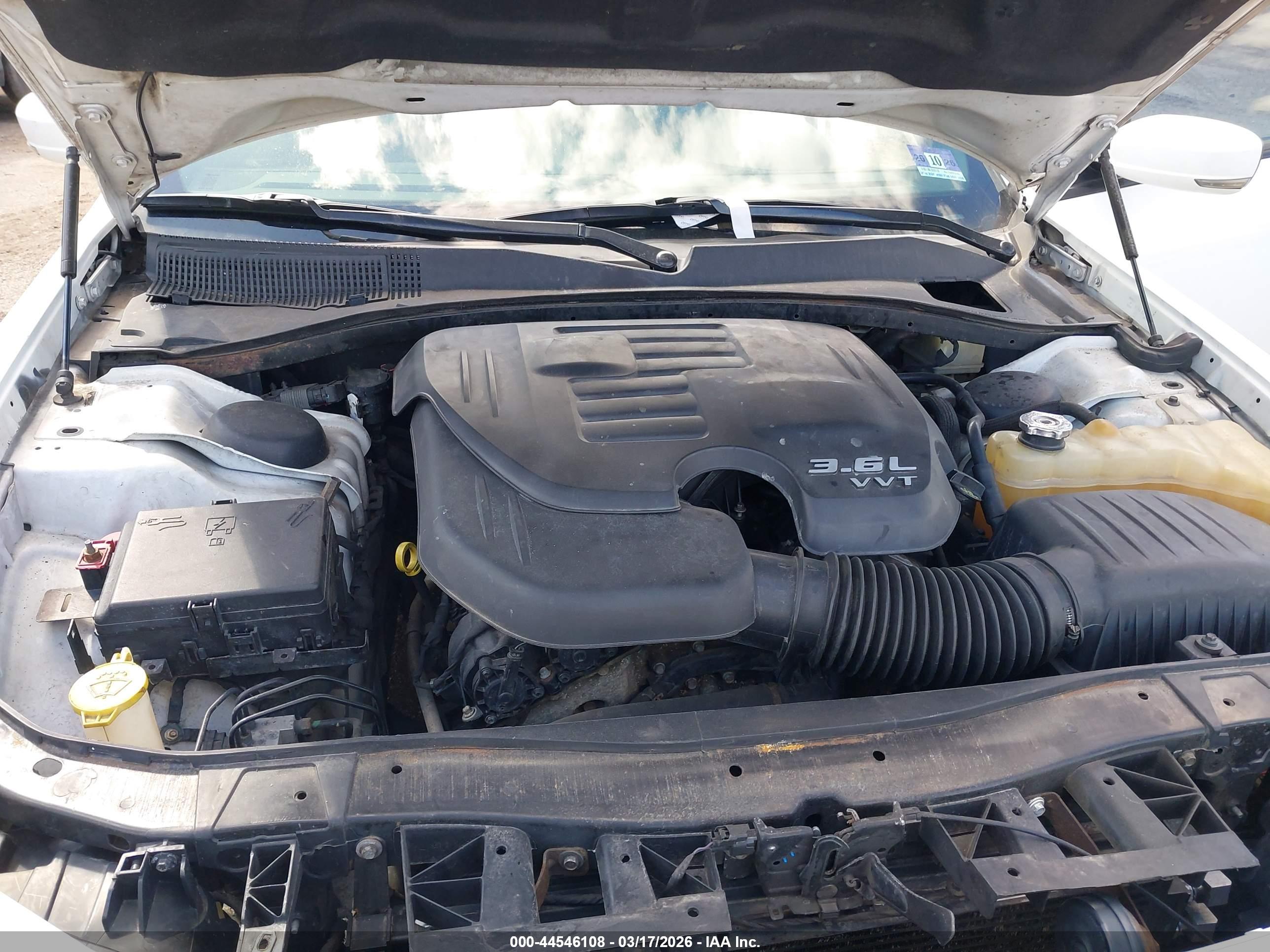 CHRYSLER 300 image 10