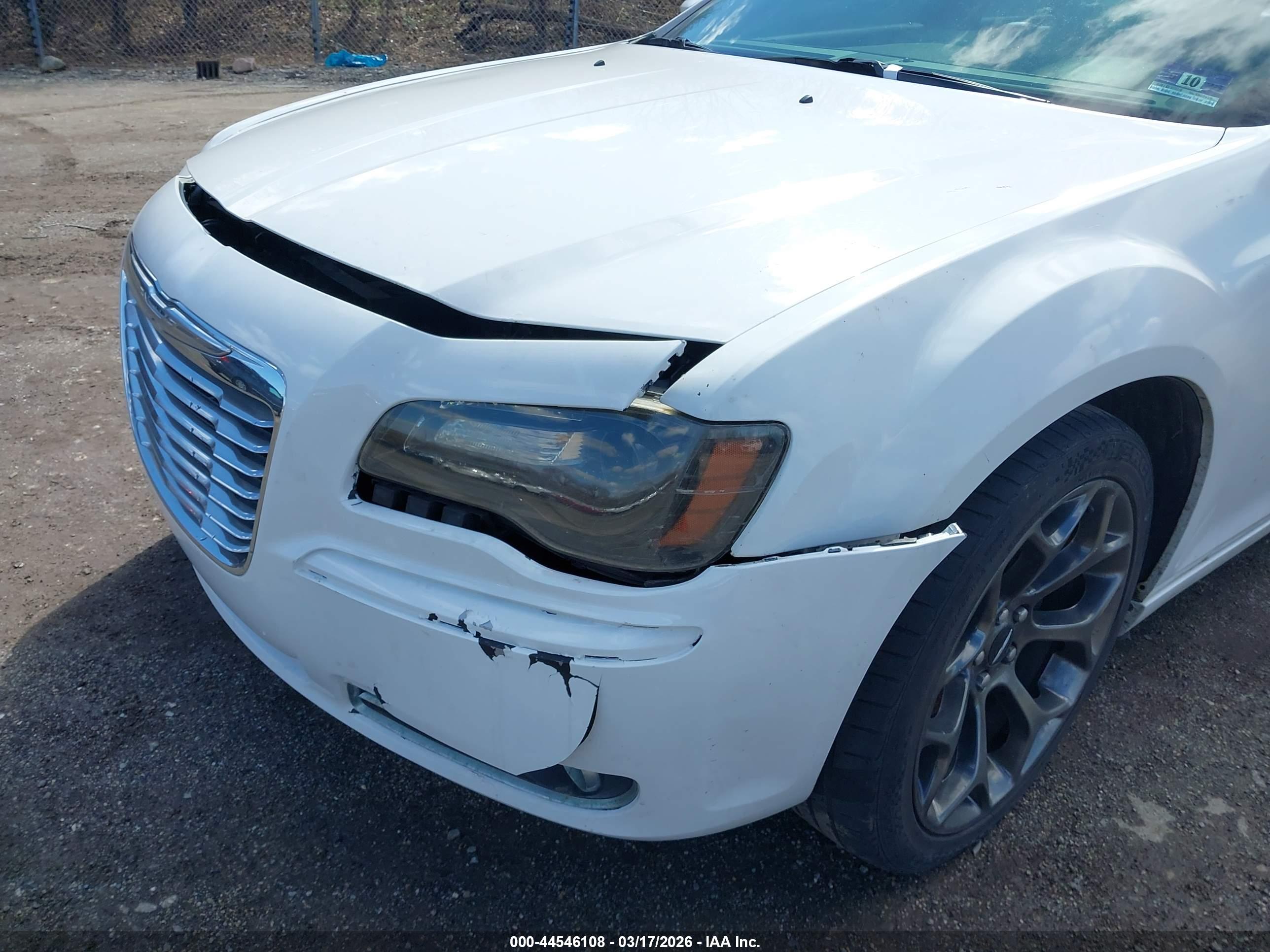 CHRYSLER 300 image 6