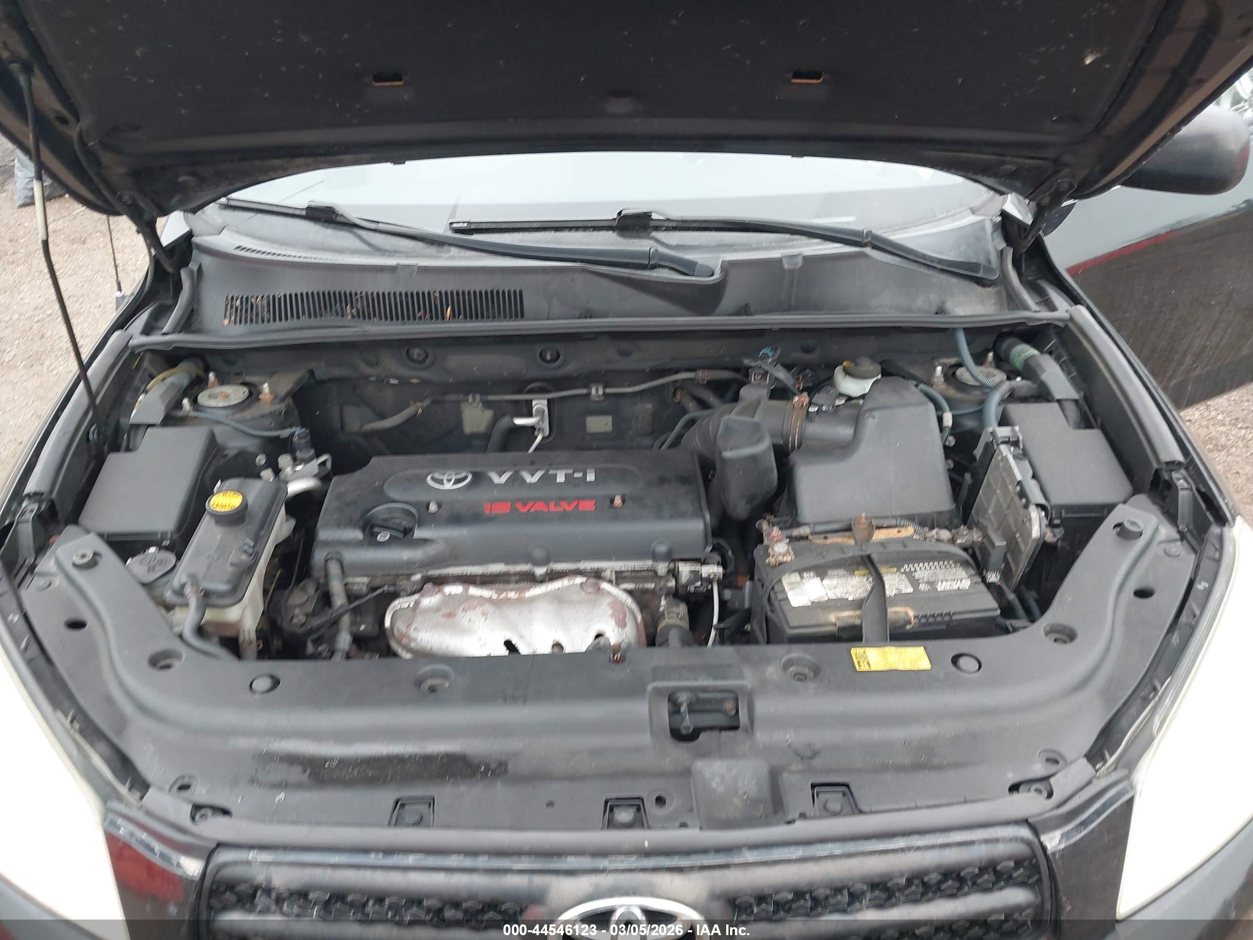 TOYOTA RAV4 image 10