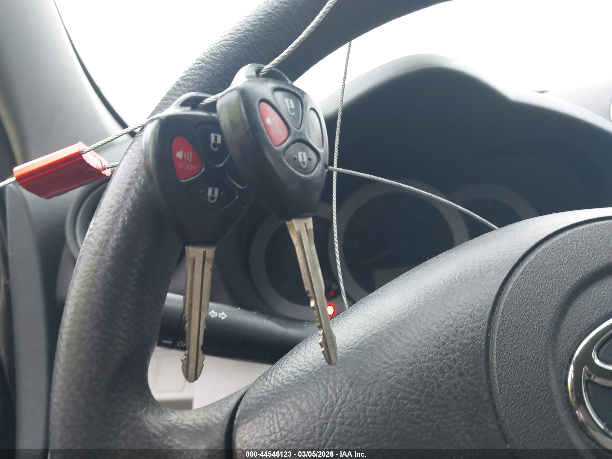 TOYOTA RAV4 image 11