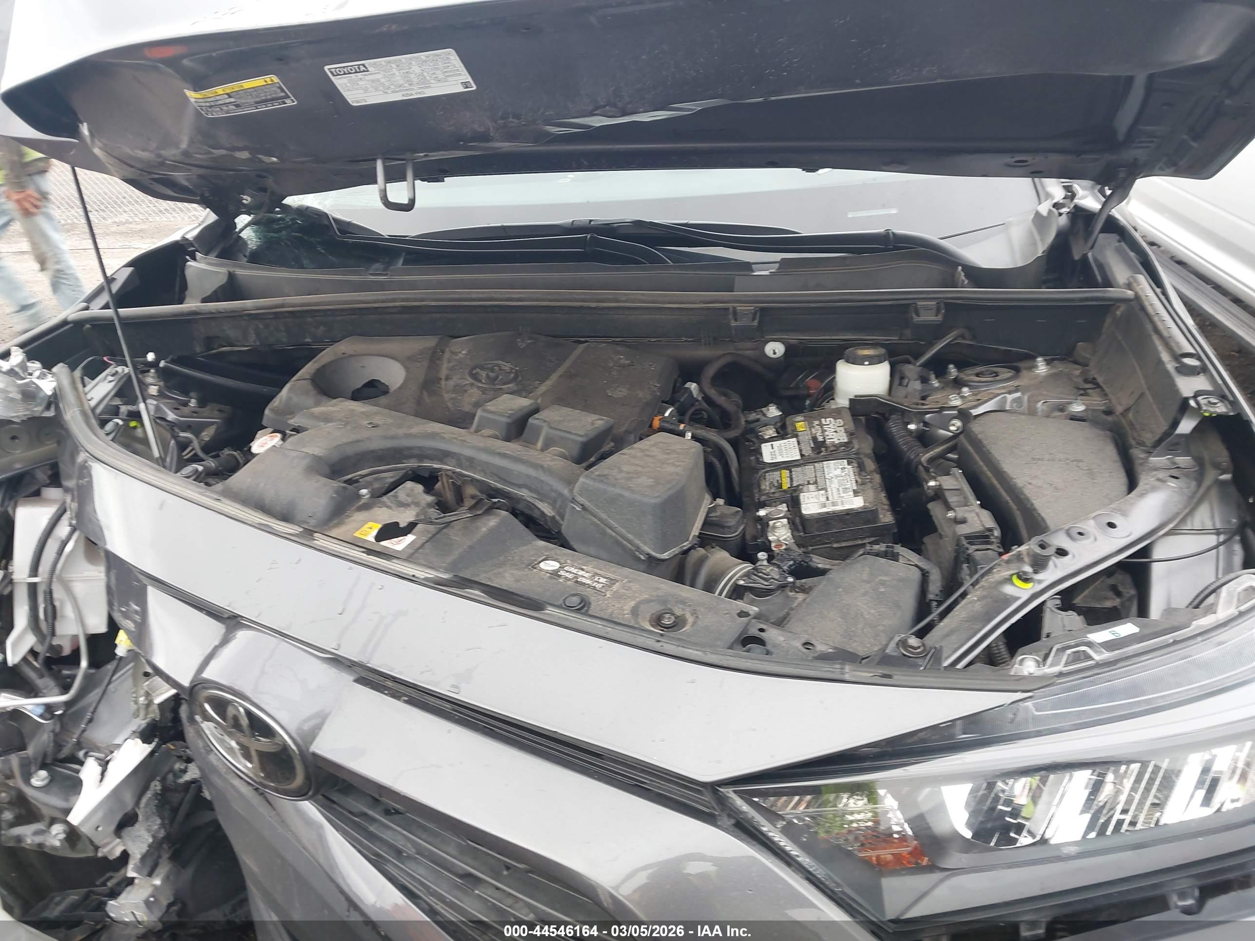 TOYOTA RAV4 image 10